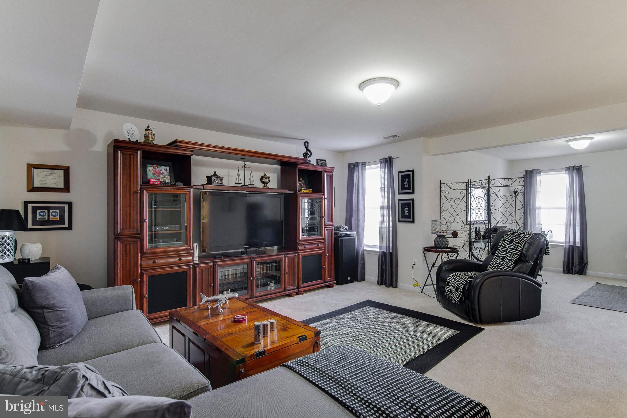 EAGLES POINTE - Residential