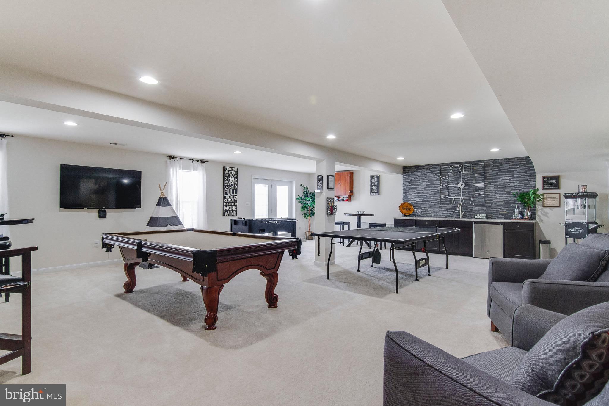 EAGLES POINTE - Residential