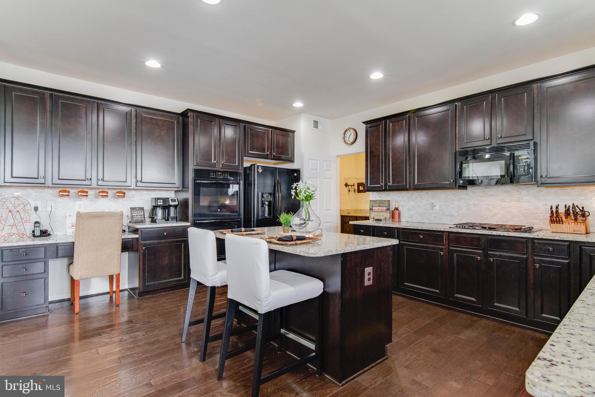 EAGLES POINTE - Residential