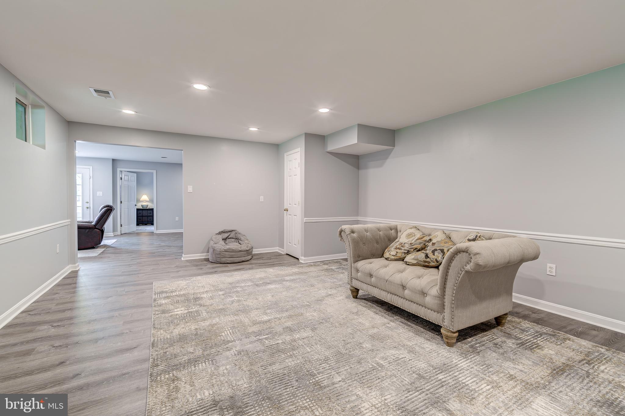 SIGNATURE AT BROADLANDS - Residential