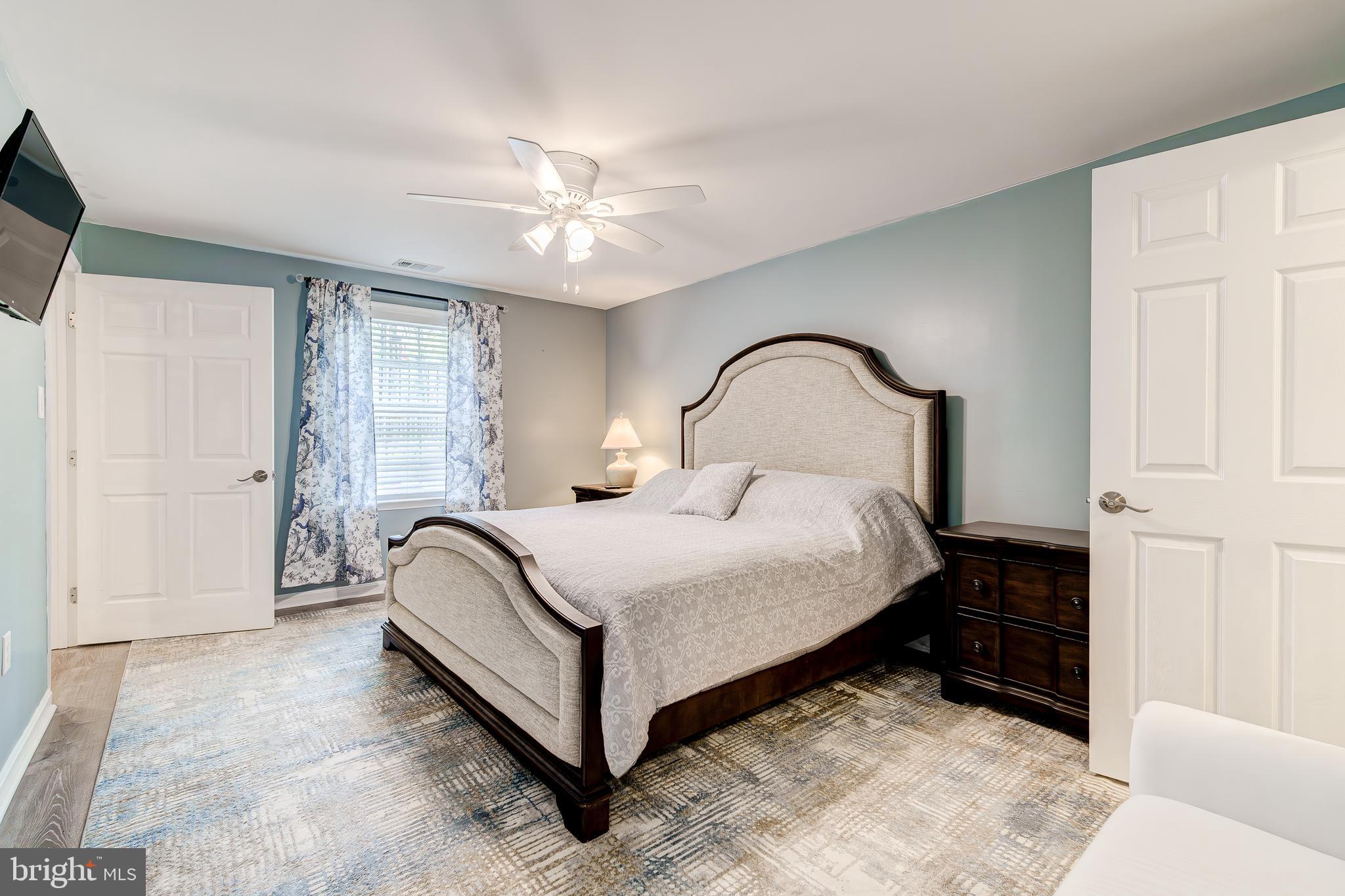 SIGNATURE AT BROADLANDS - Residential