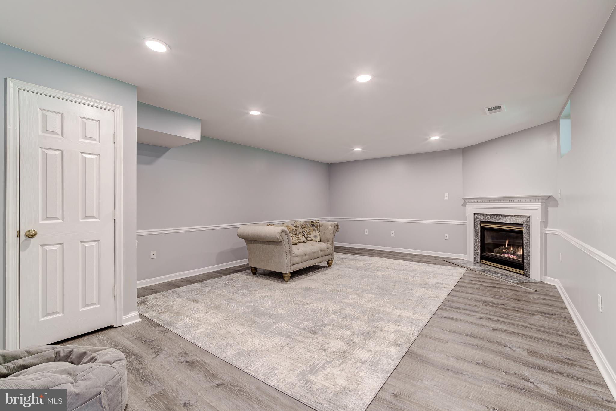 SIGNATURE AT BROADLANDS - Residential