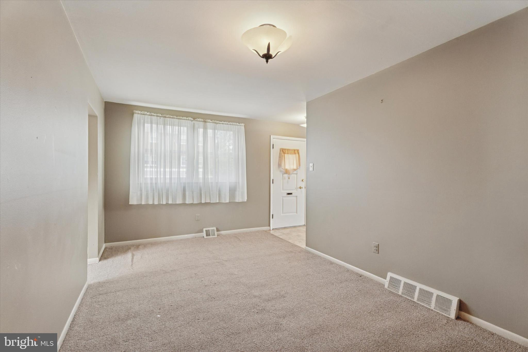 ROXBOROUGH - Residential