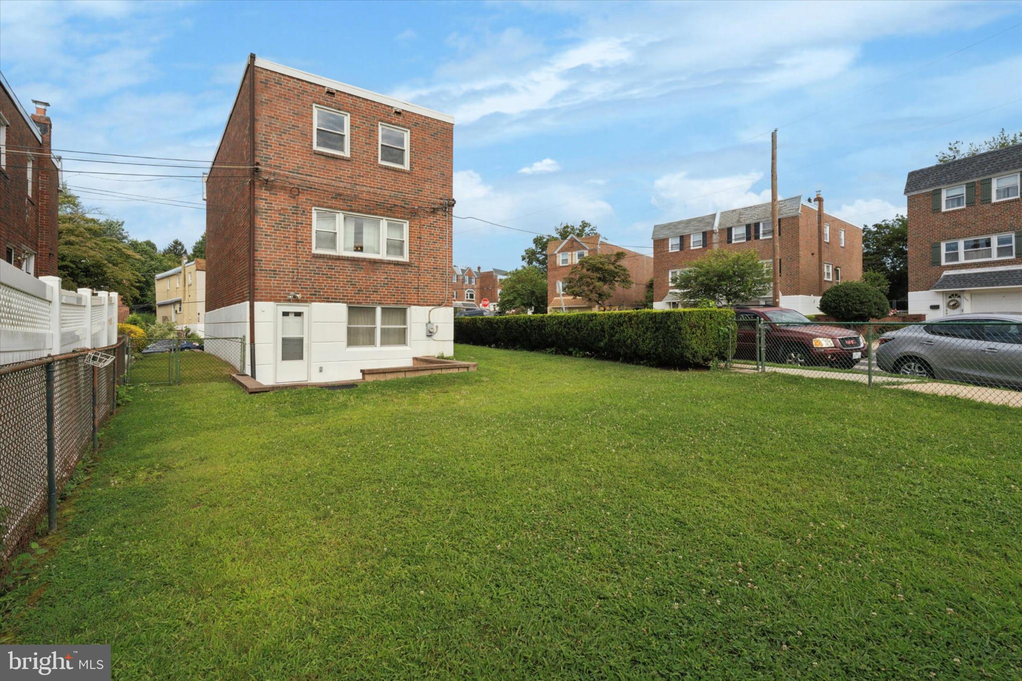 ROXBOROUGH - Residential