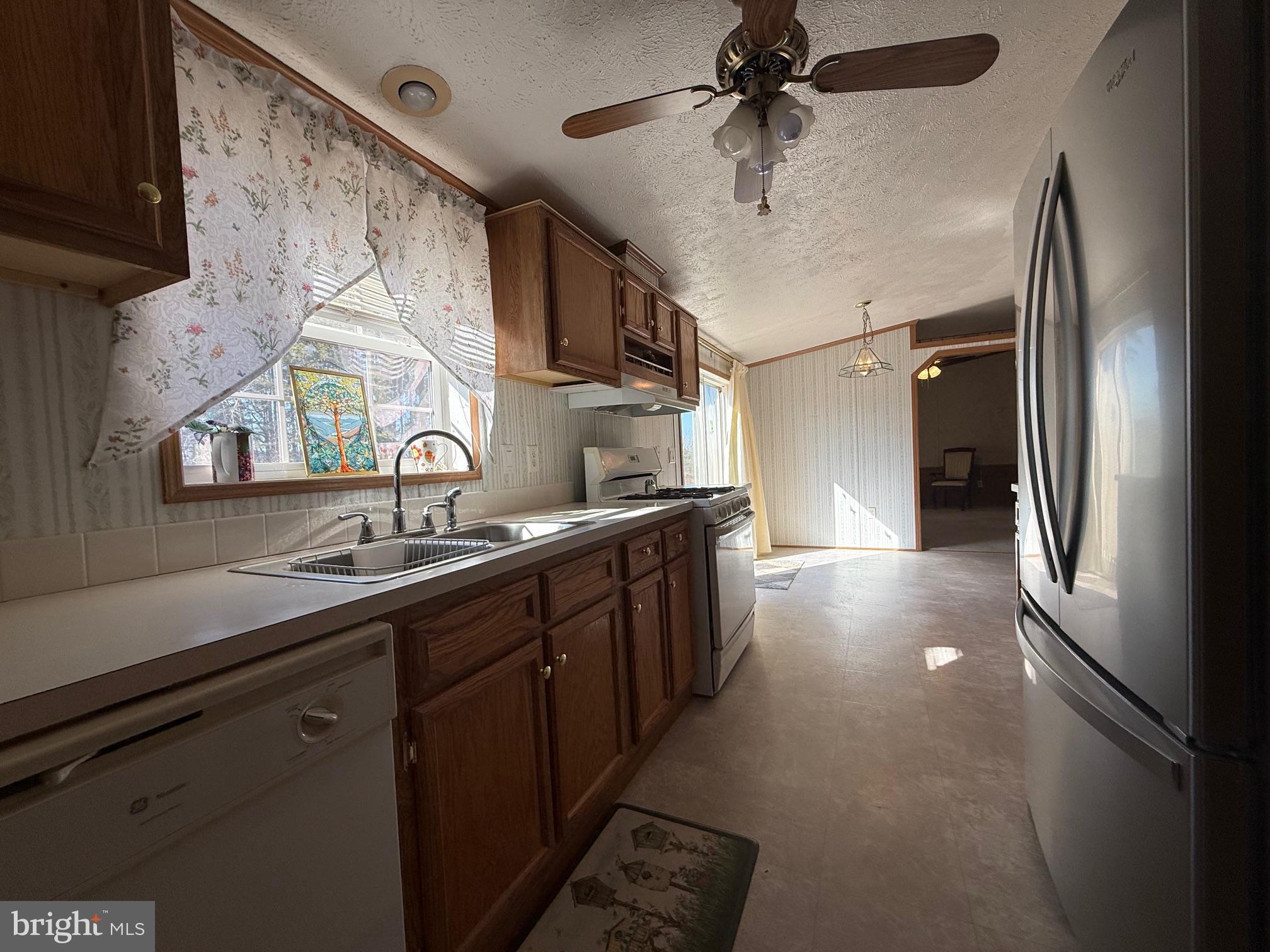 HEBRON WOODS - Residential