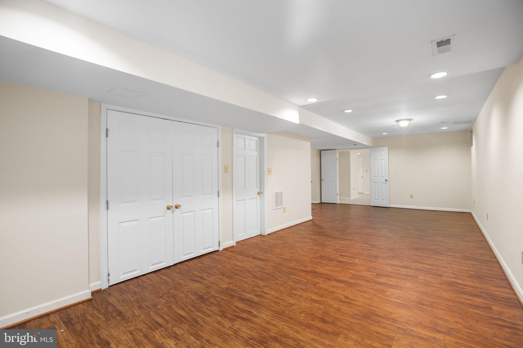 FOX POINT - Residential