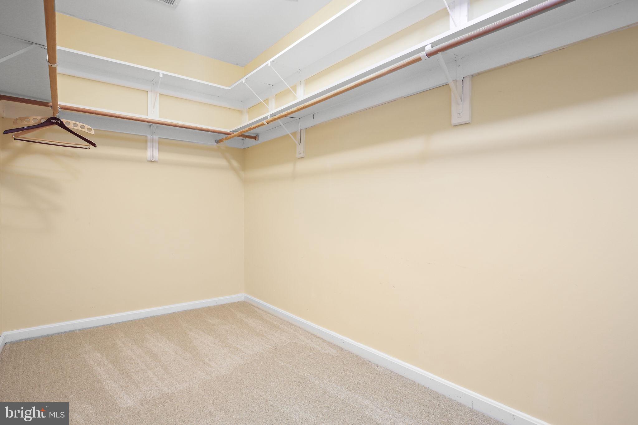 FOX POINT - Residential