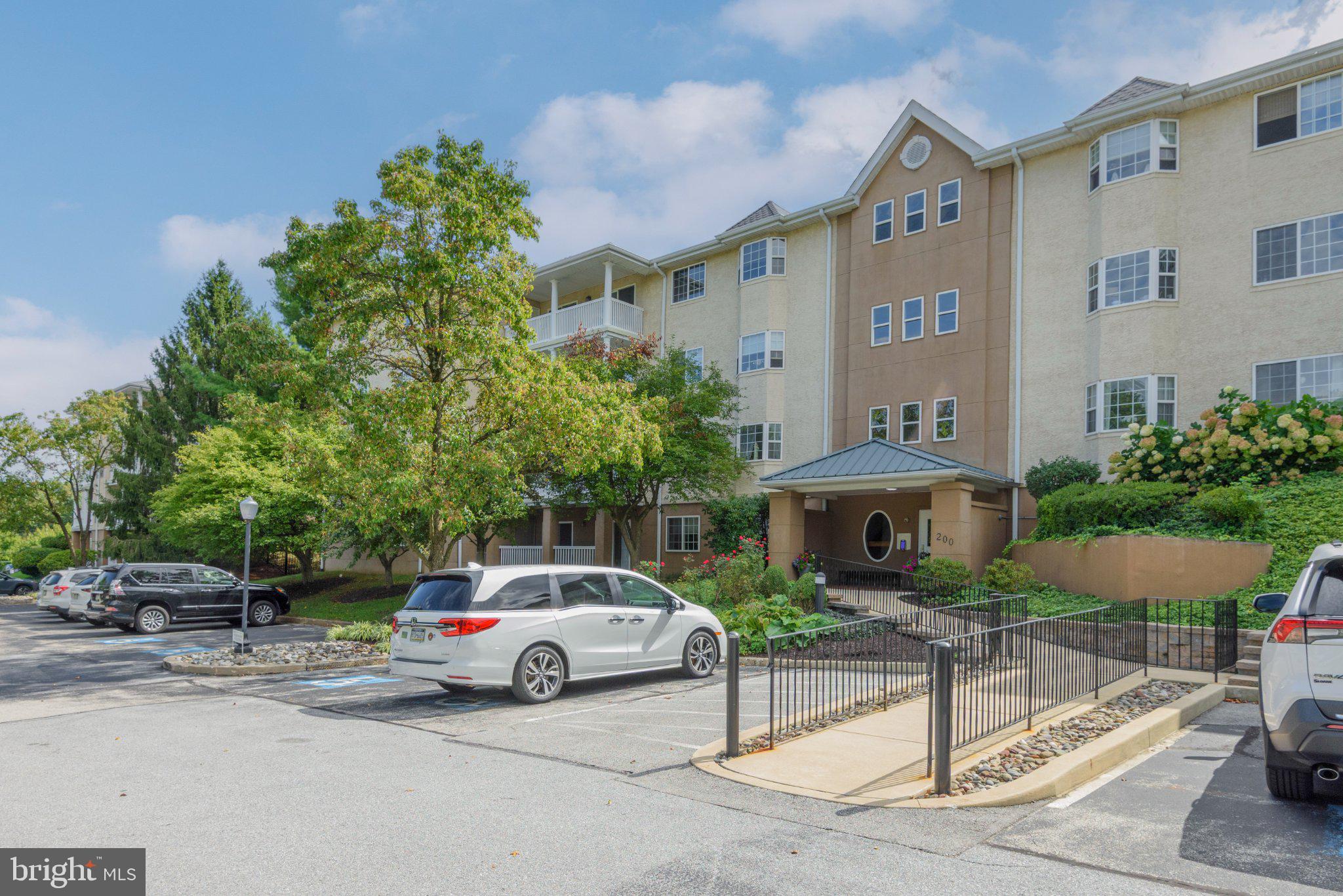 225 PAOLI POINTE DRIVE 225-U
