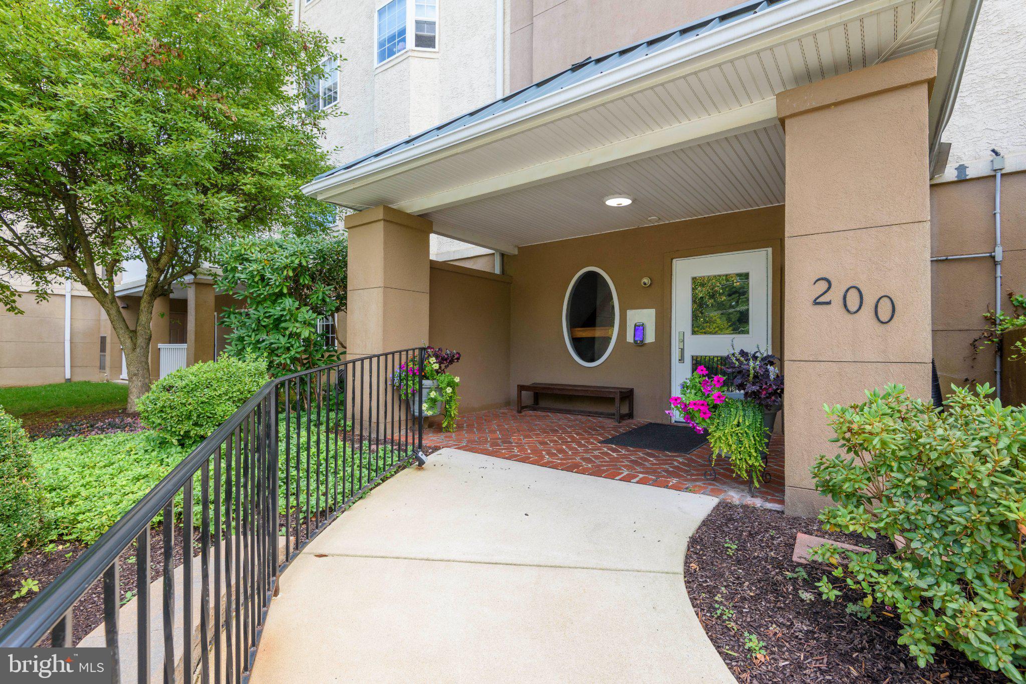 225 PAOLI POINTE DRIVE 225-U