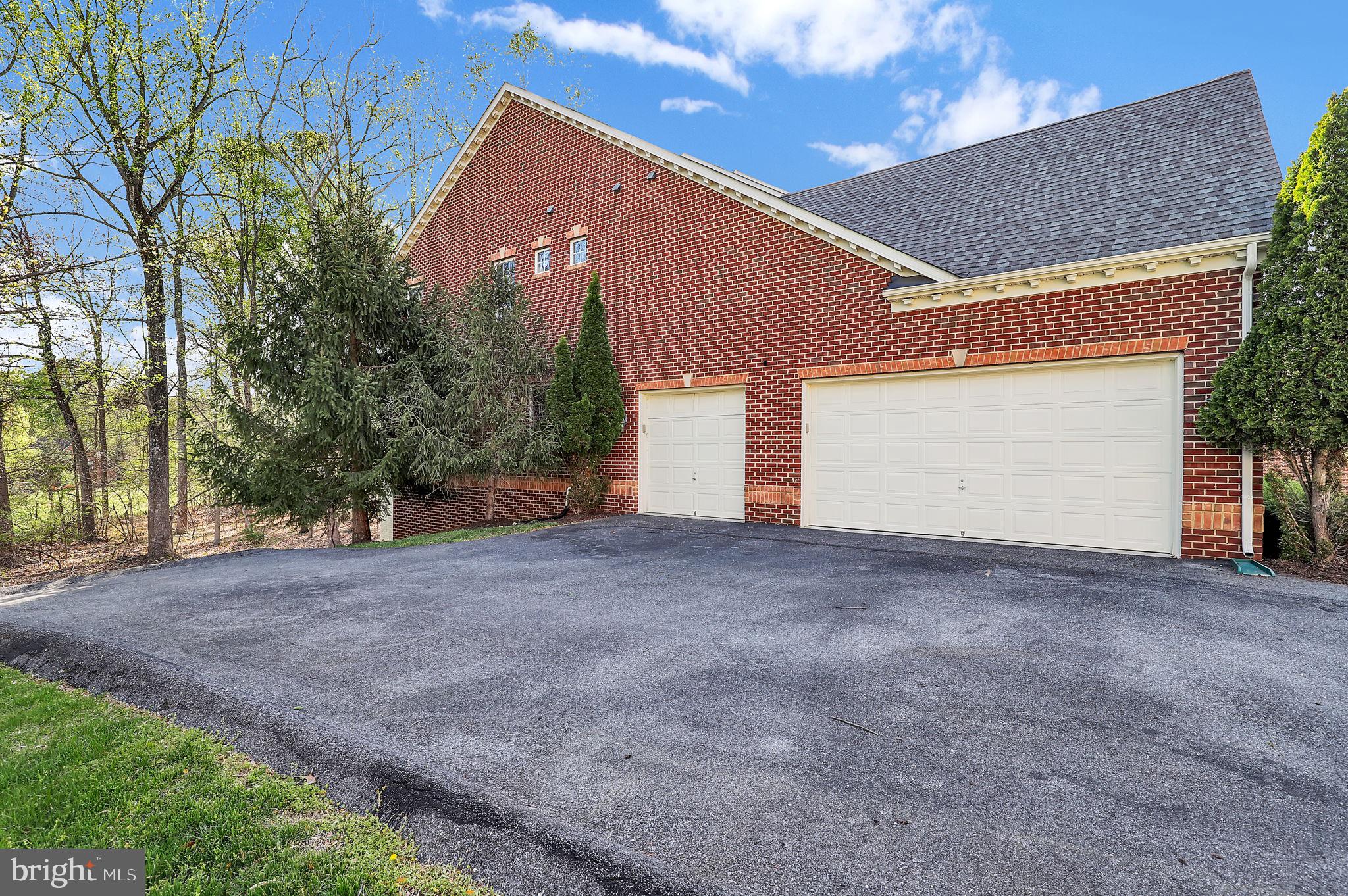 OAK CREEK CLUB - Residential