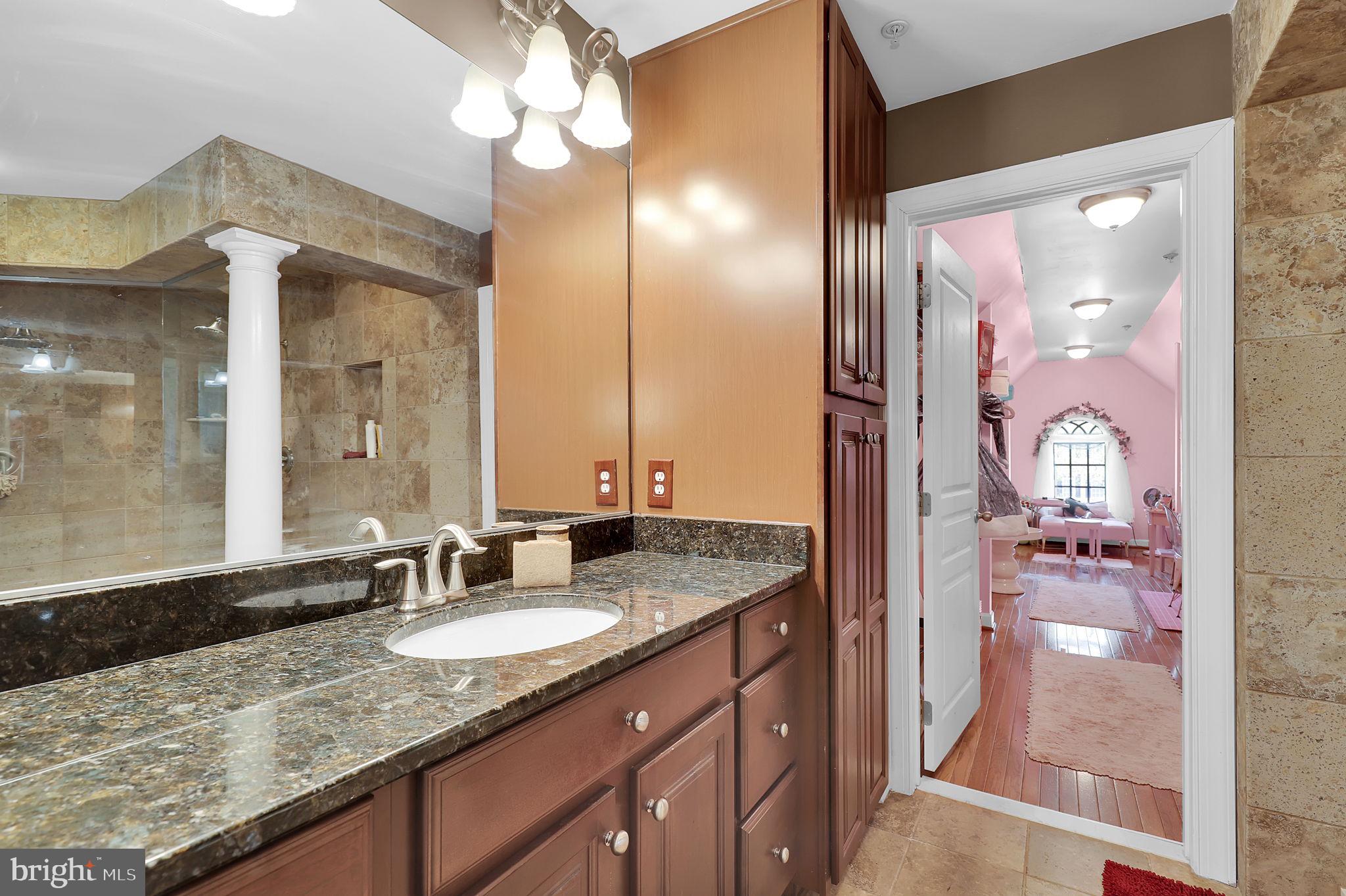 OAK CREEK CLUB - Residential