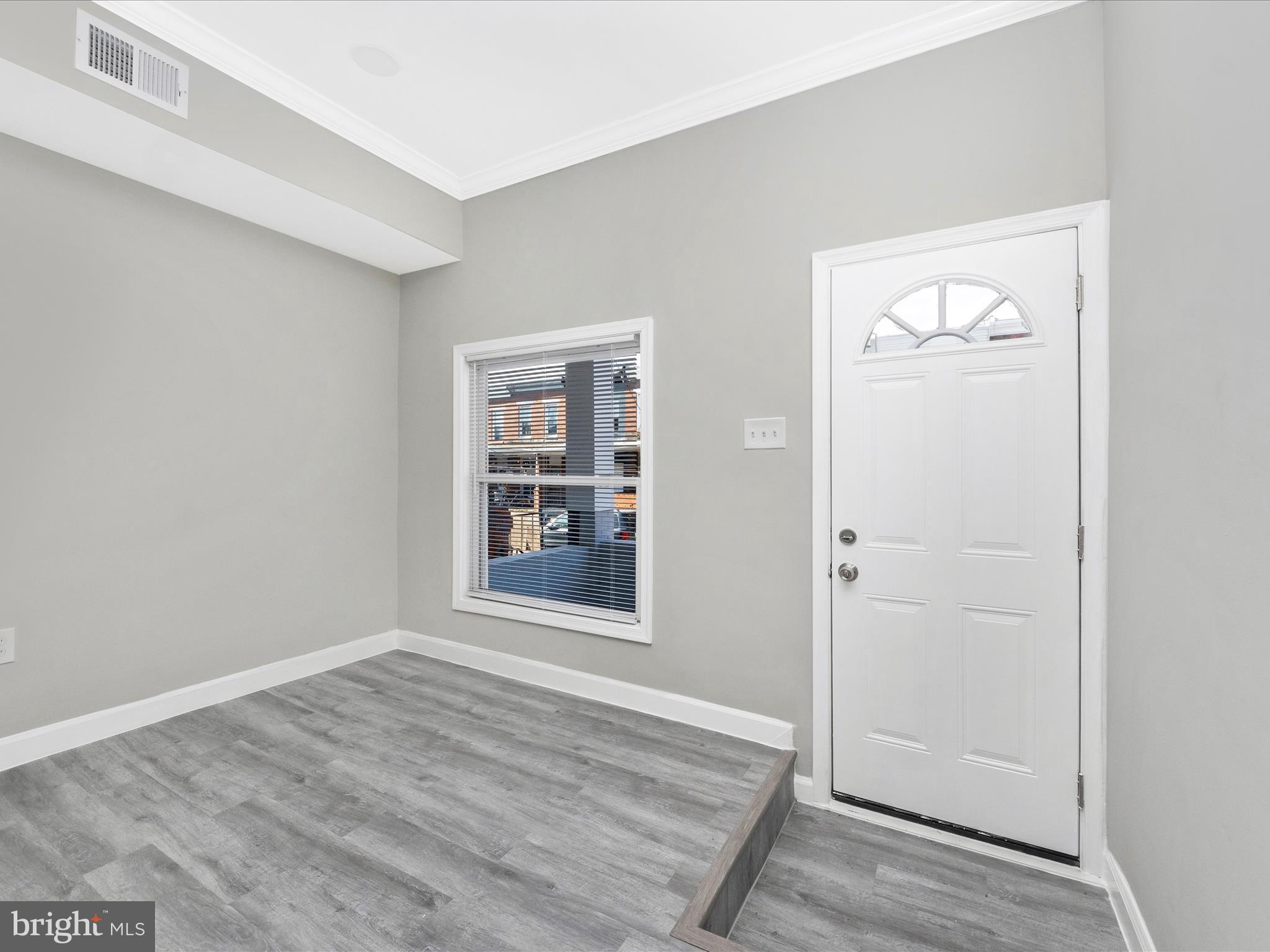 443 ROBINSON STREET N