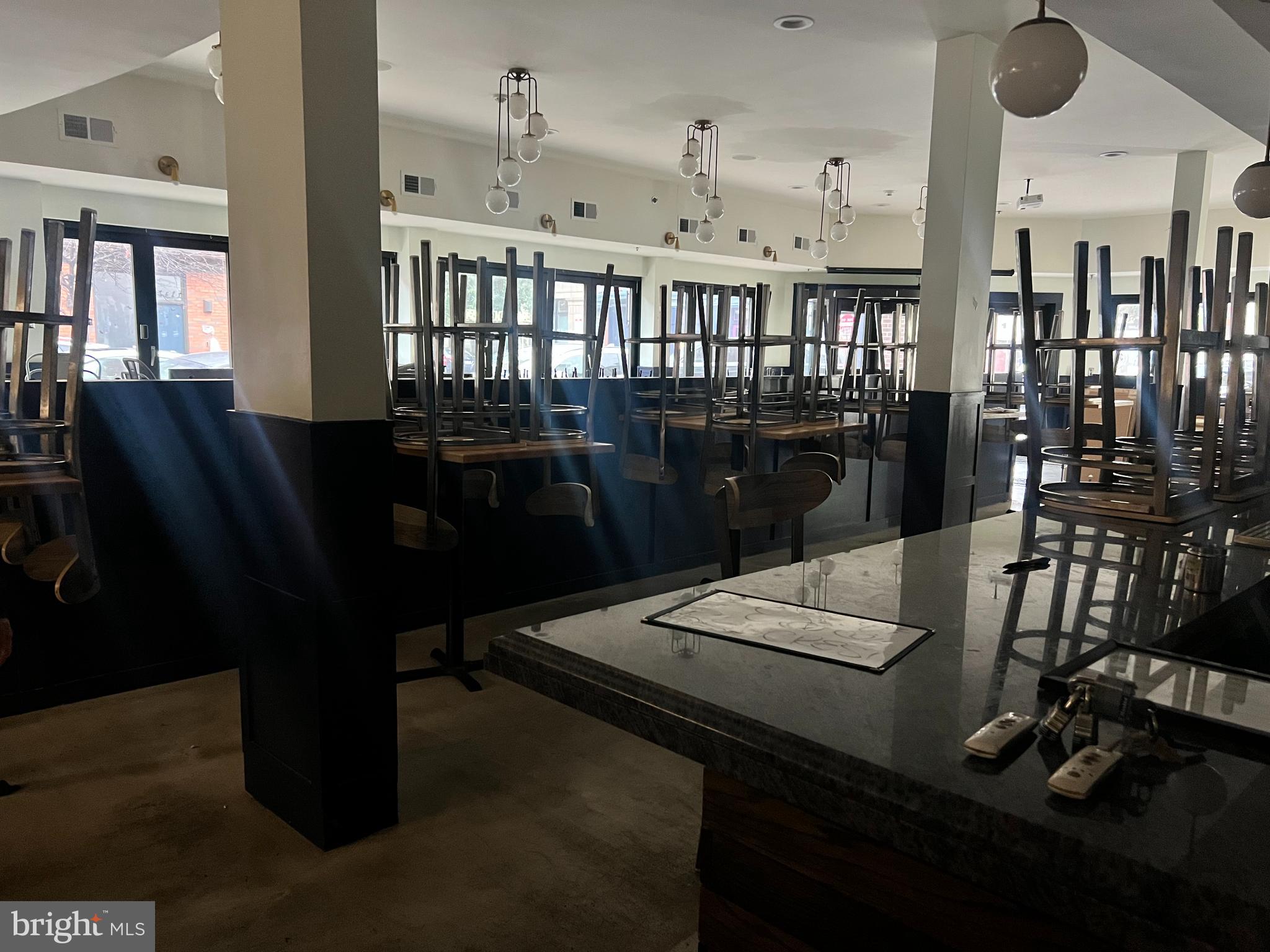 QUEEN VILLAGE - Commercial Lease