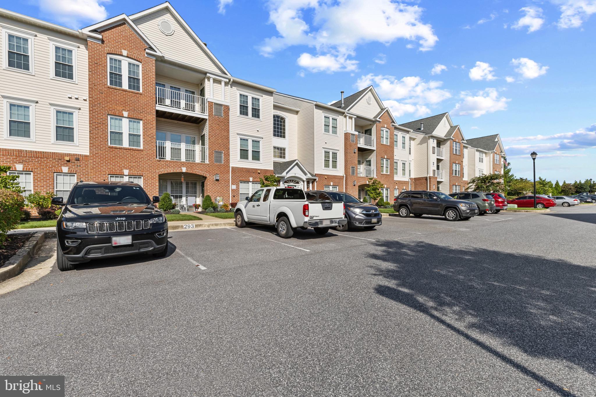 3 BROOK FARM COURT J 3J