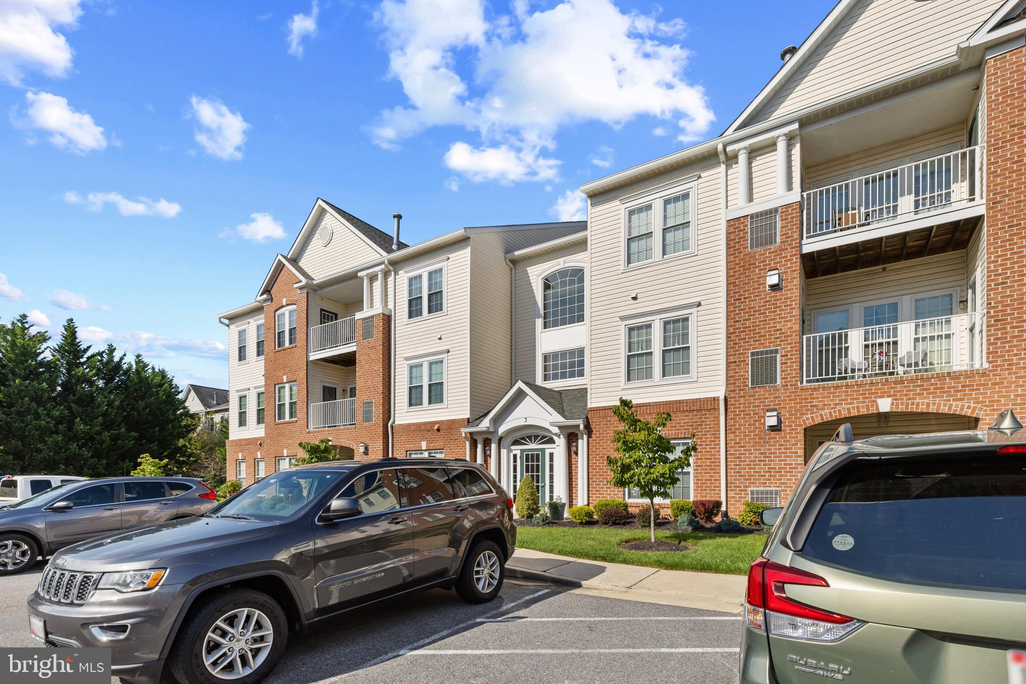 3 BROOK FARM COURT J 3J