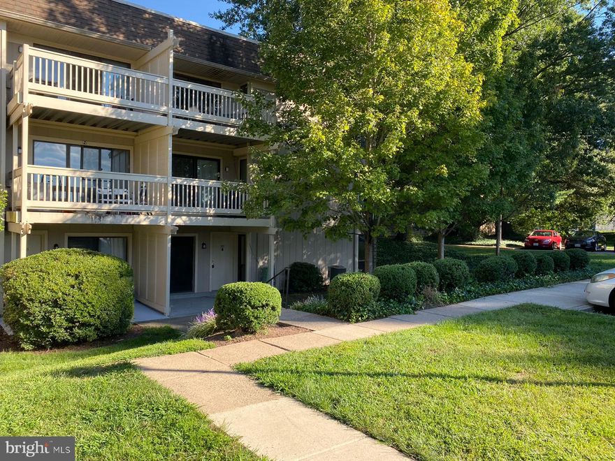 FHA 3.37% assumable loan. The existing loan is transferable, if the new buyer qualifies.
Elegant Exterior and Formal Interior,  End unit condo nestled in the trees. Just walk in....New paint, Updated refinished bath, New kitchen and new flooring 100% water proof  ....Newer AC ...and so much more.... 2 spacious bedrooms...Full size washer and dryer....Add the amenities of Cardinal Forest...Swimming Pool...tennis courts...basketball courts and lots of greenery and parking.....Mins. to Old Keene Mill Rd. ...Springfield metro and the Parkway.... this home ready for you to just move in.........