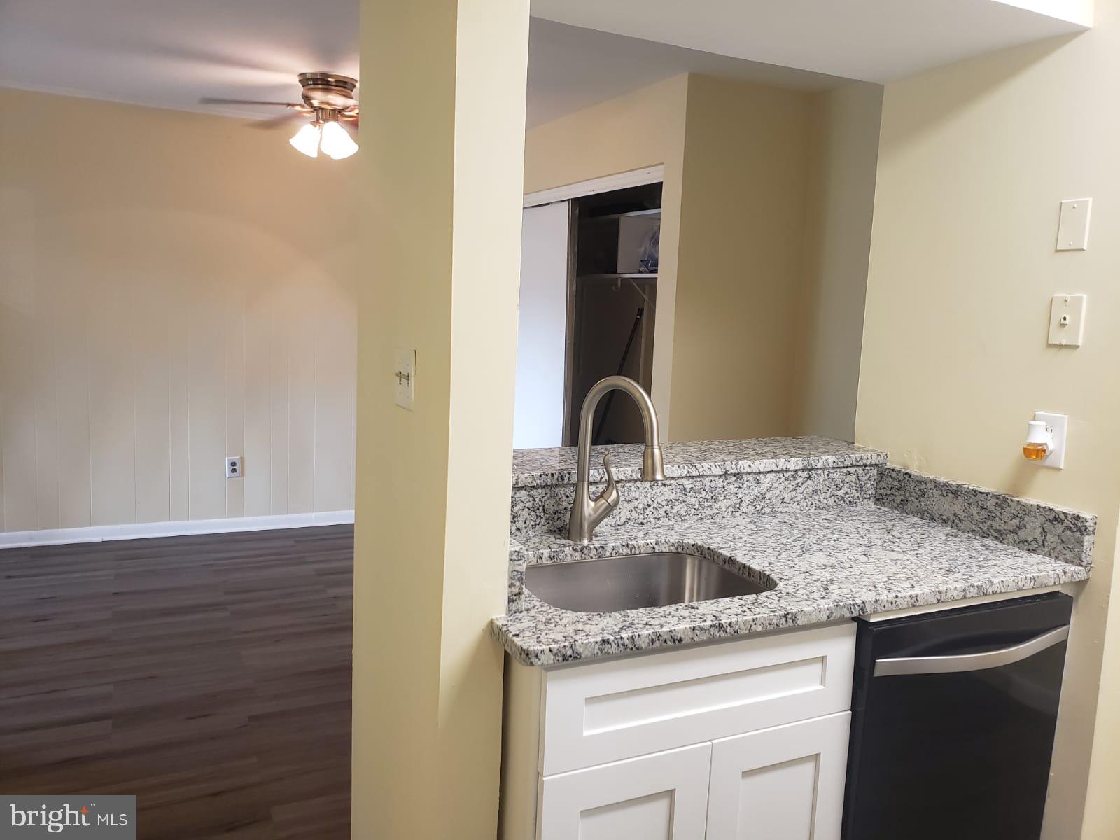 NEAR CLIFTON - Residential