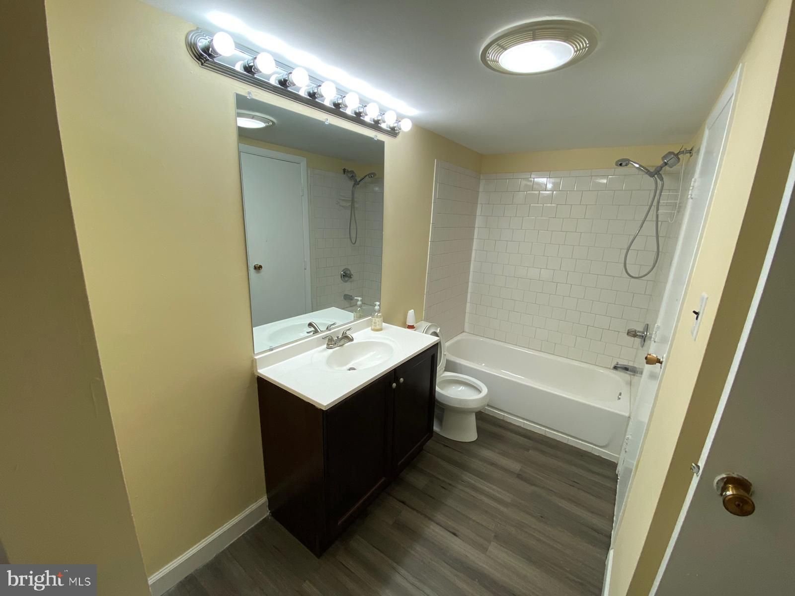 NEAR CLIFTON - Residential