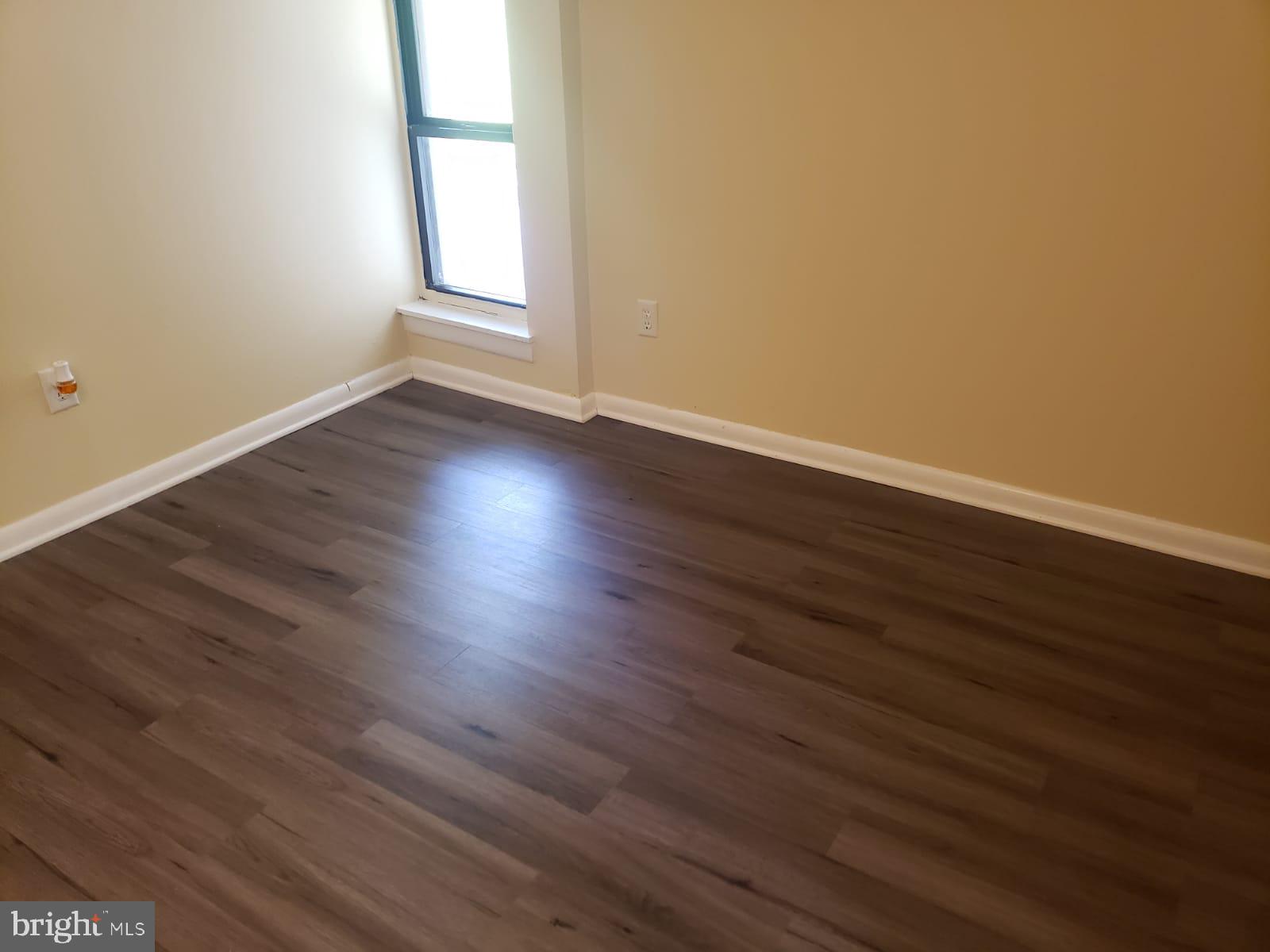 NEAR CLIFTON - Residential