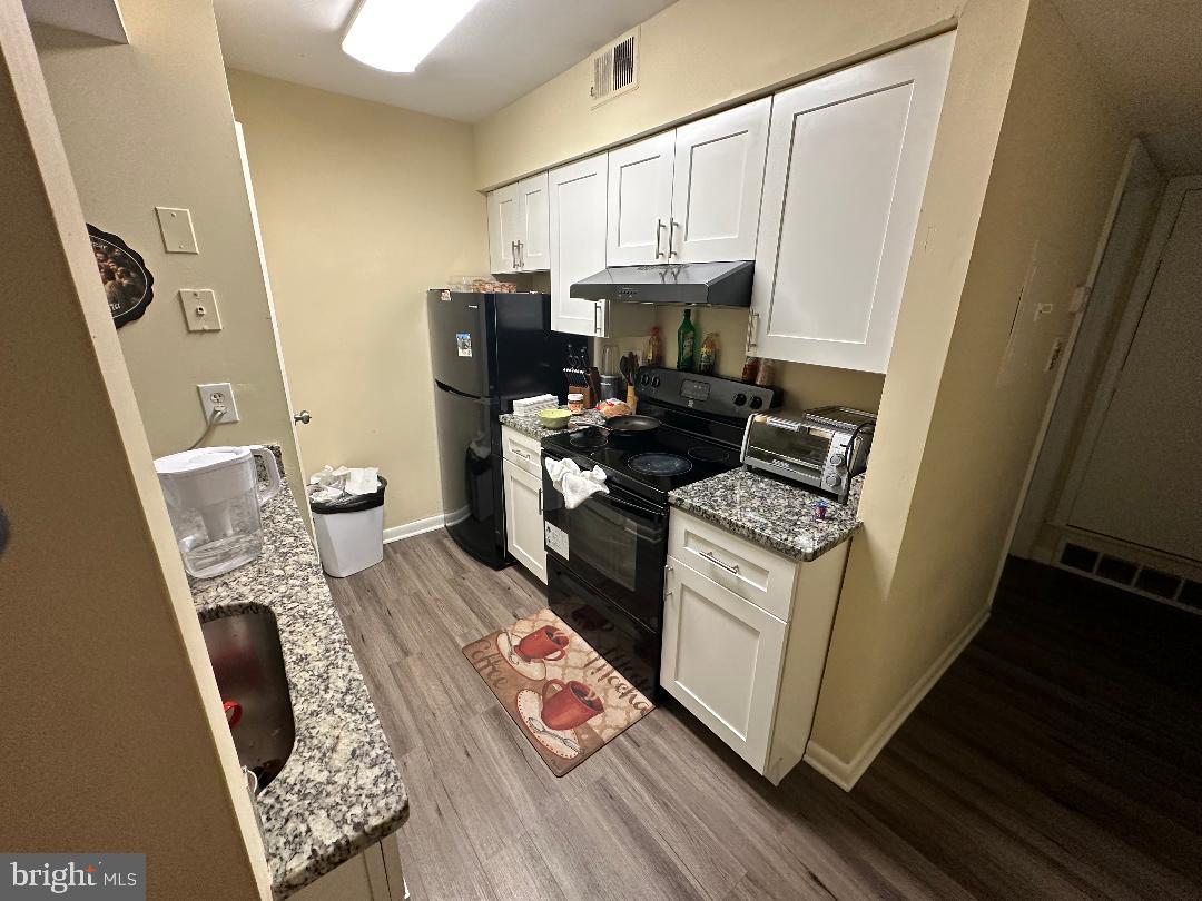 NEAR CLIFTON - Residential