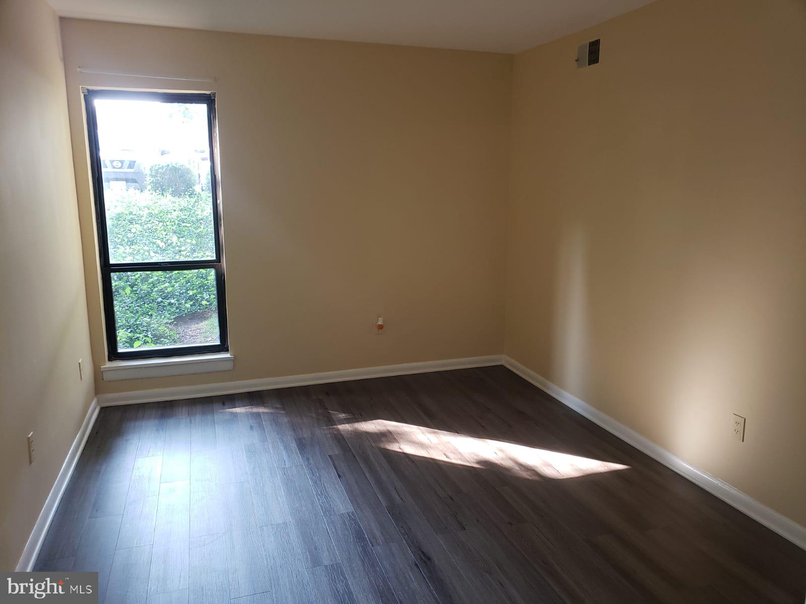 NEAR CLIFTON - Residential