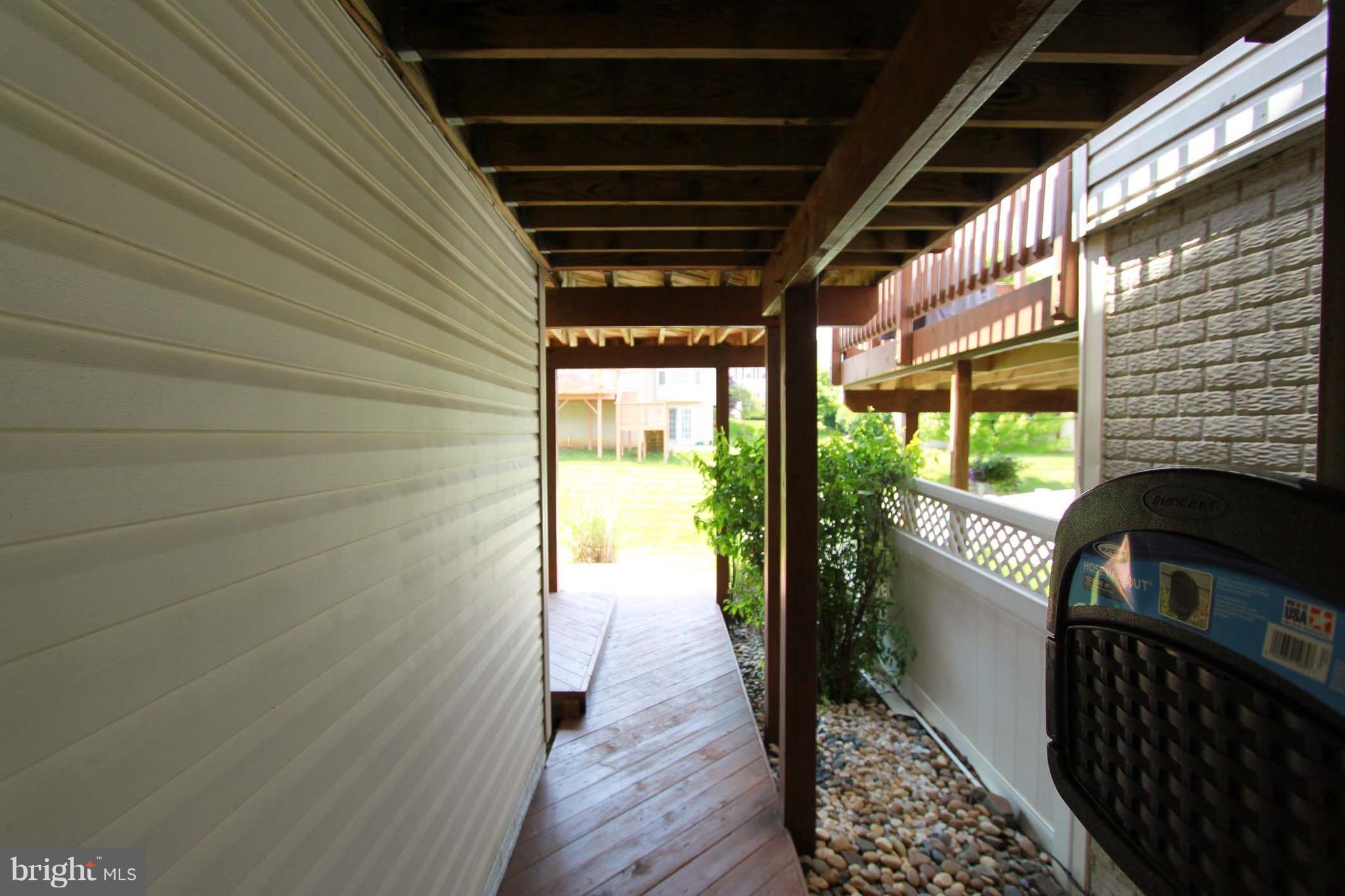 LAKELAND PLACE - Residential Lease