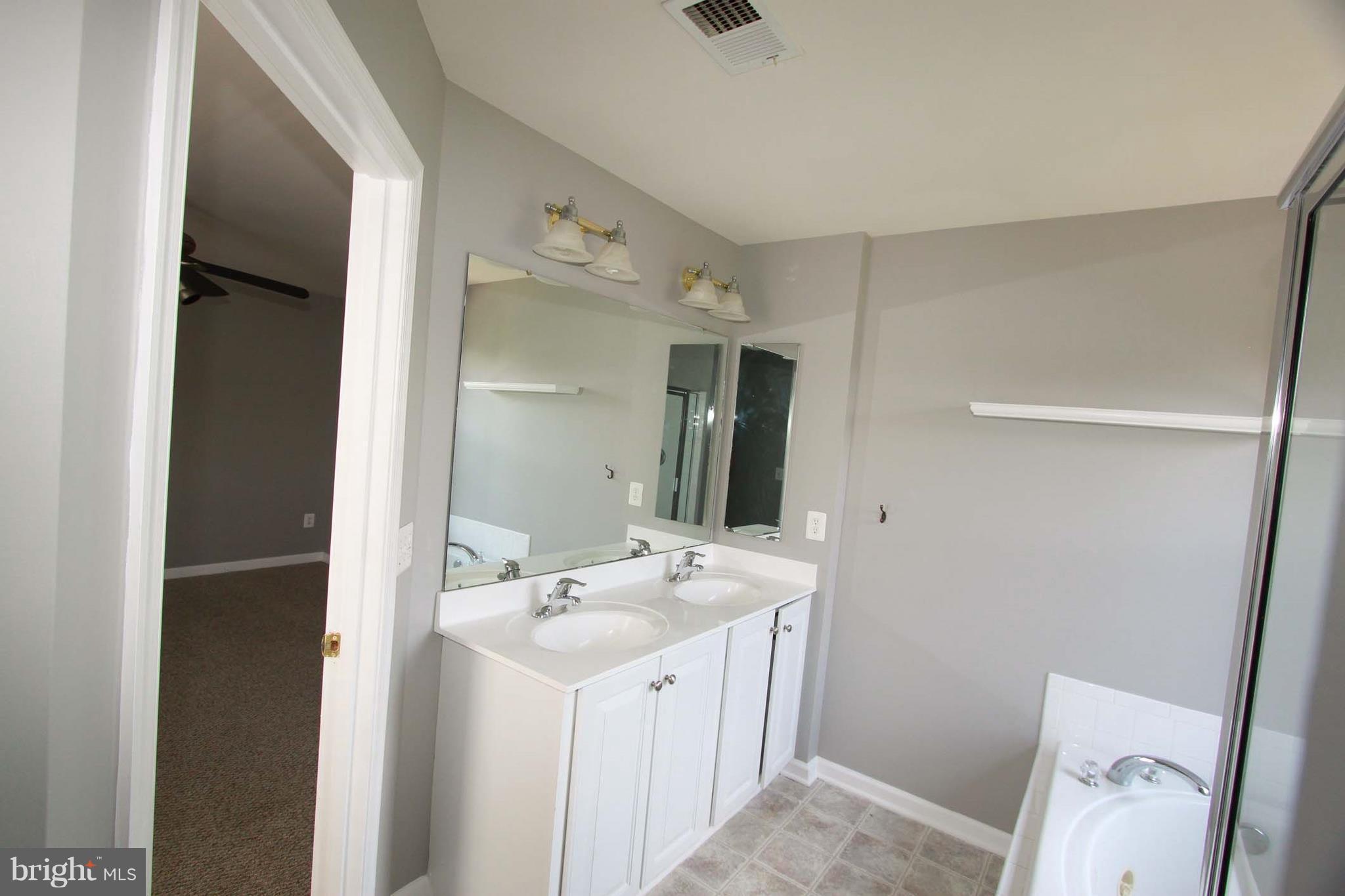 LAKELAND PLACE - Residential Lease