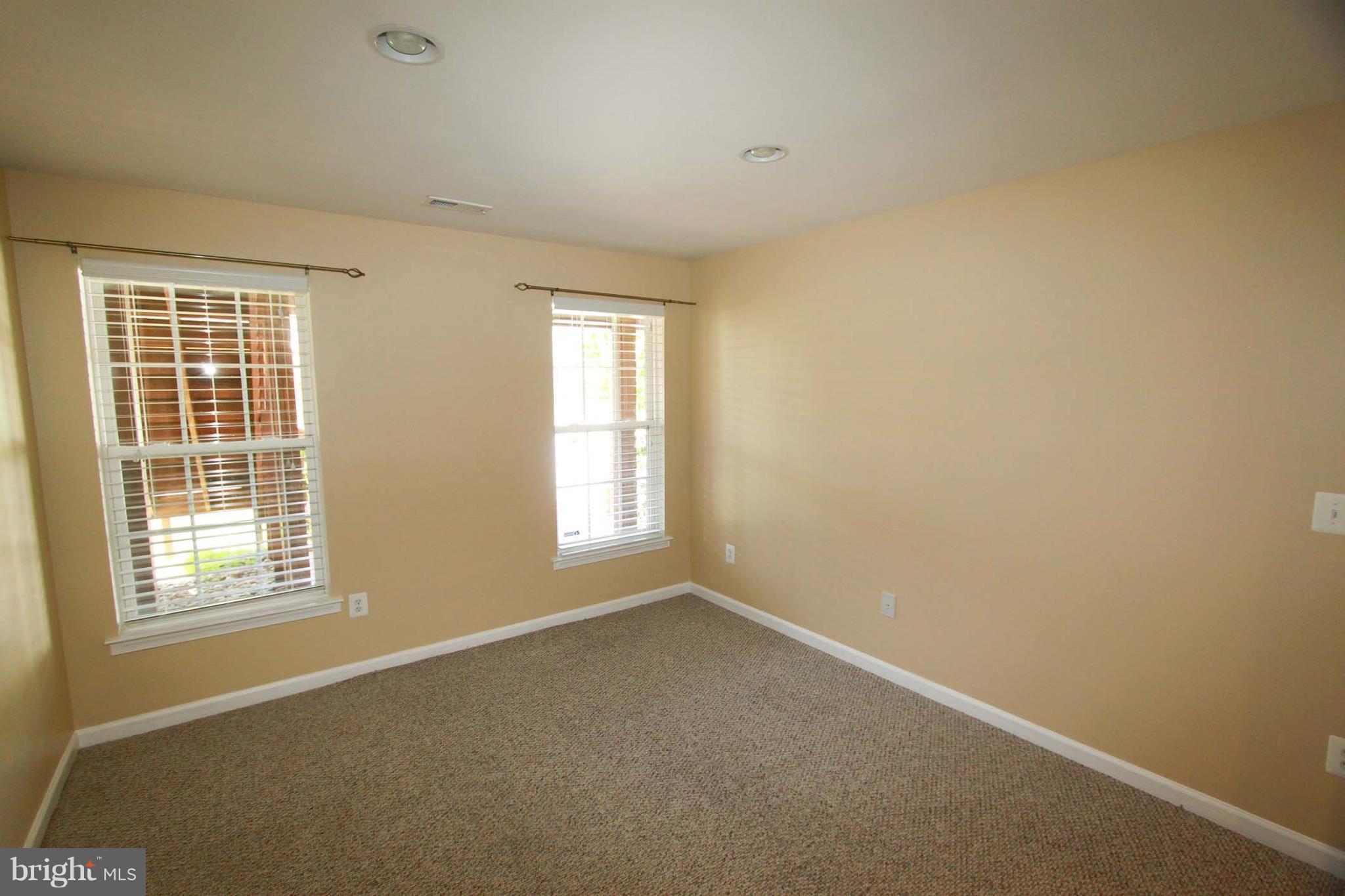 LAKELAND PLACE - Residential Lease