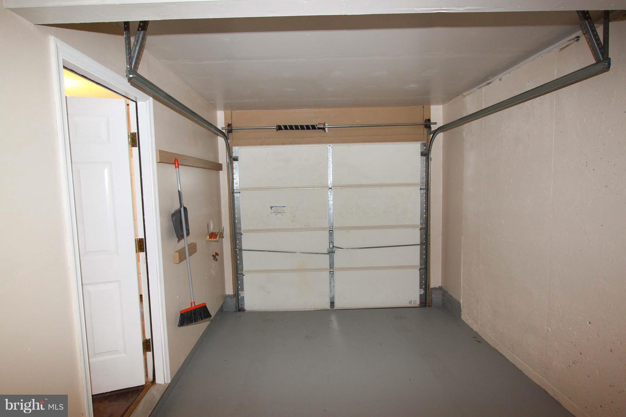 LAKELAND PLACE - Residential Lease