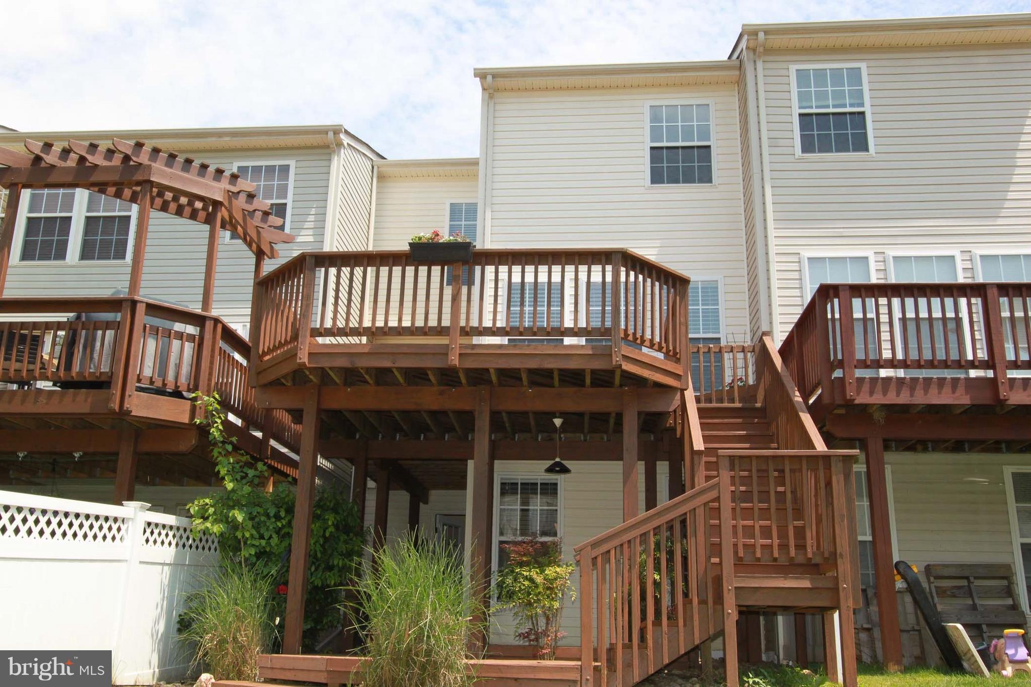 LAKELAND PLACE - Residential Lease