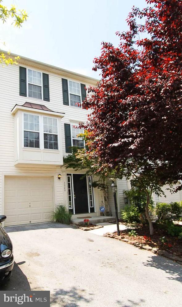 LAKELAND PLACE - Residential Lease