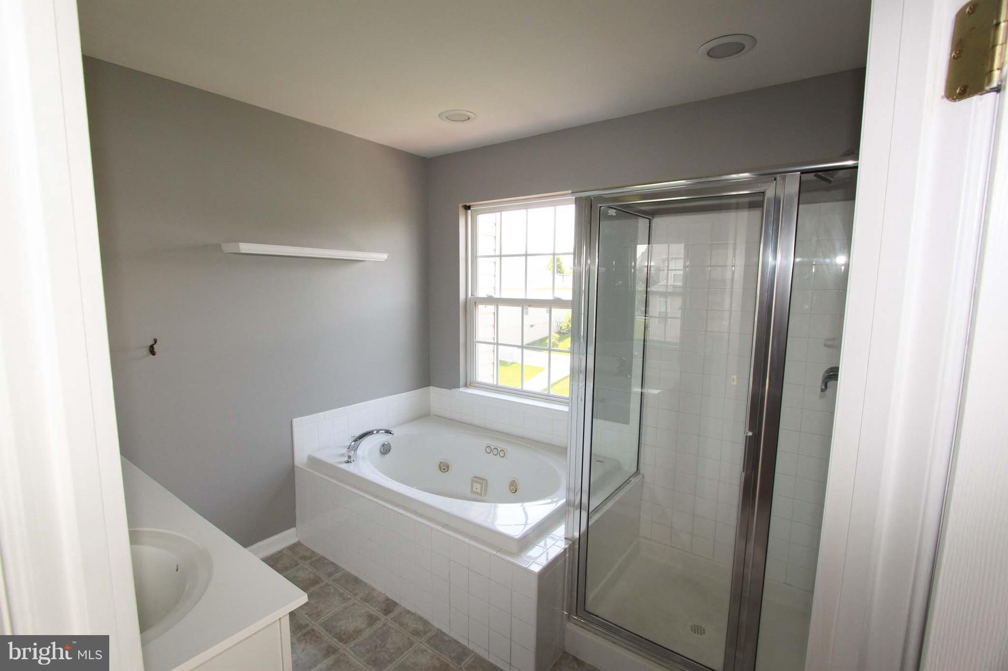 LAKELAND PLACE - Residential Lease