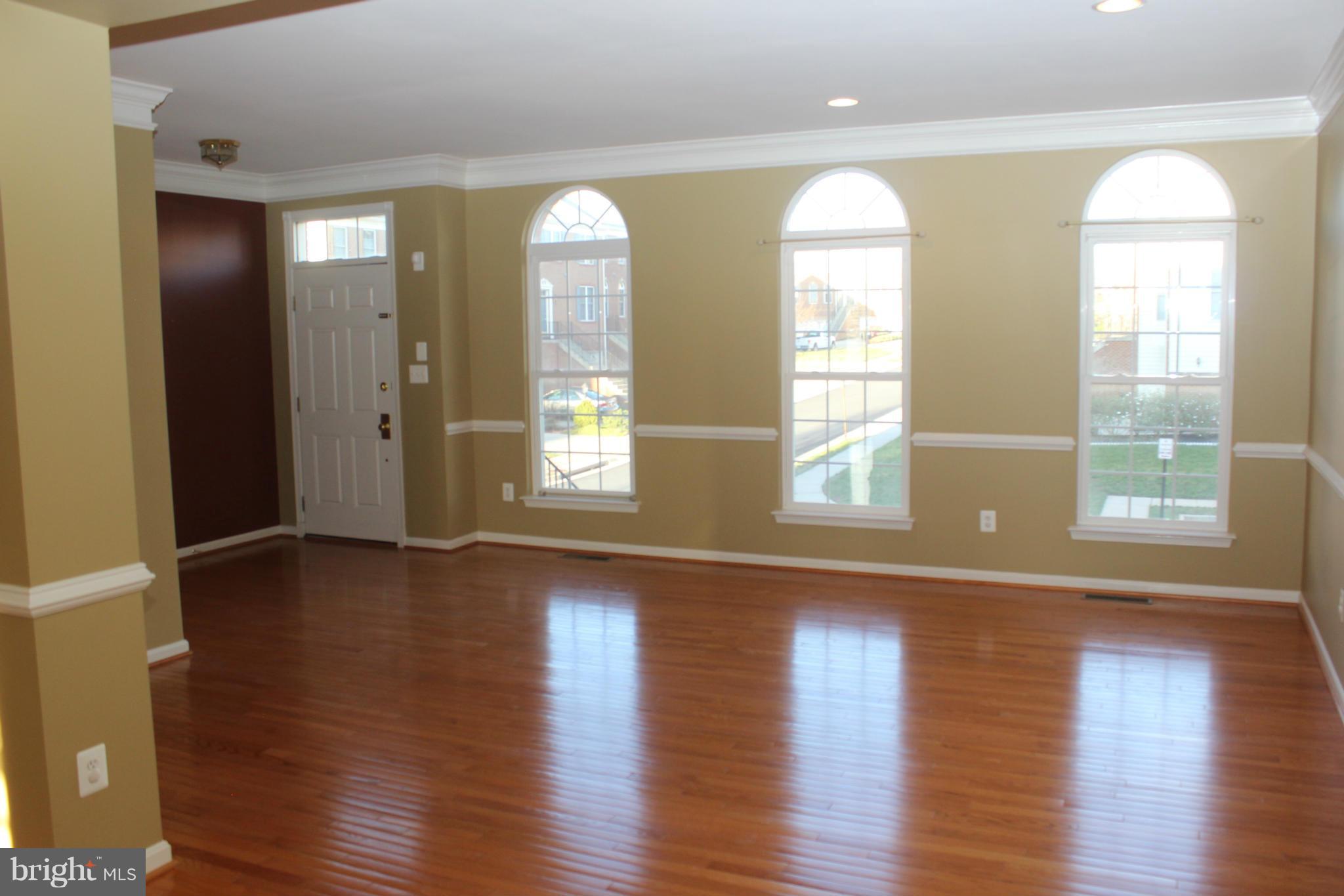 LOUDOUN VALLEY ESTATES - Residential Lease