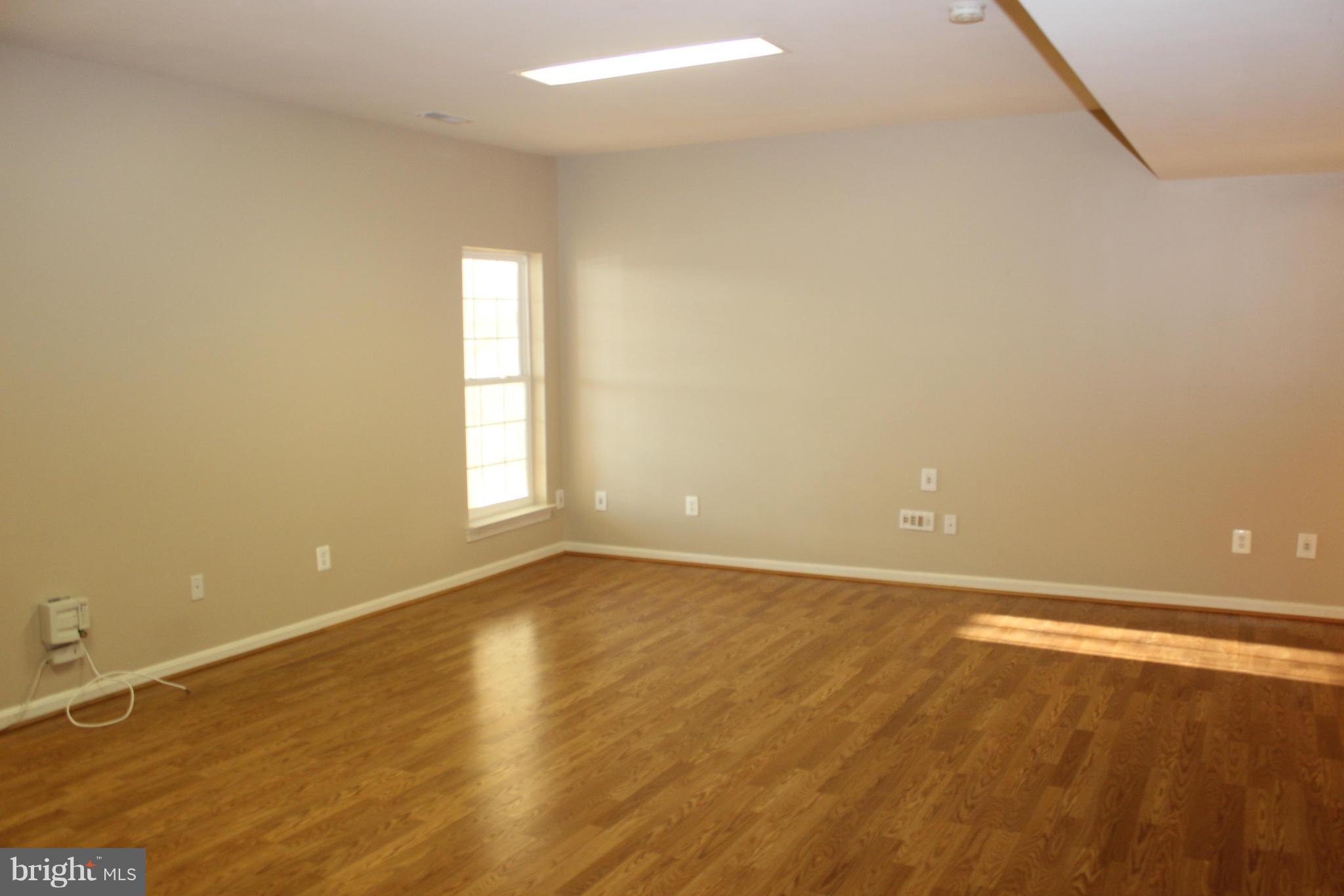 LOUDOUN VALLEY ESTATES - Residential Lease