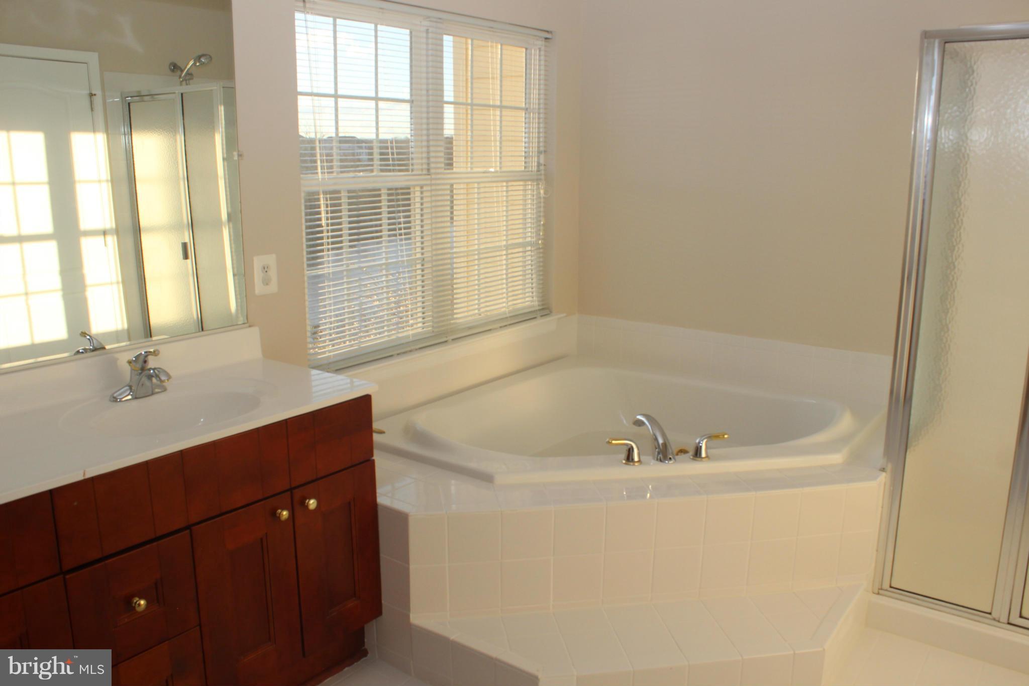 LOUDOUN VALLEY ESTATES - Residential Lease