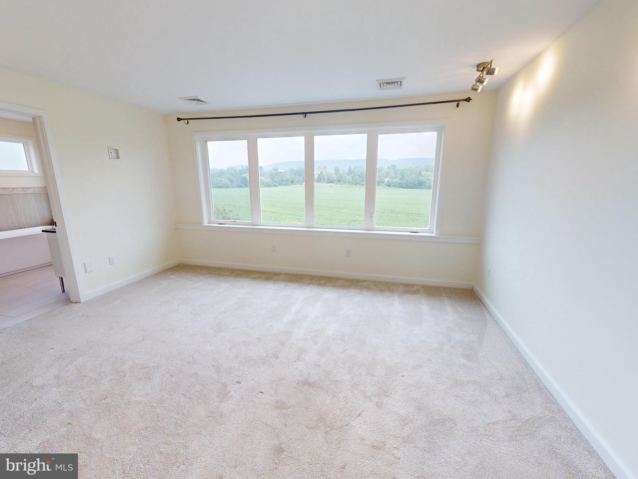 ROCKEY RIDGE - Residential