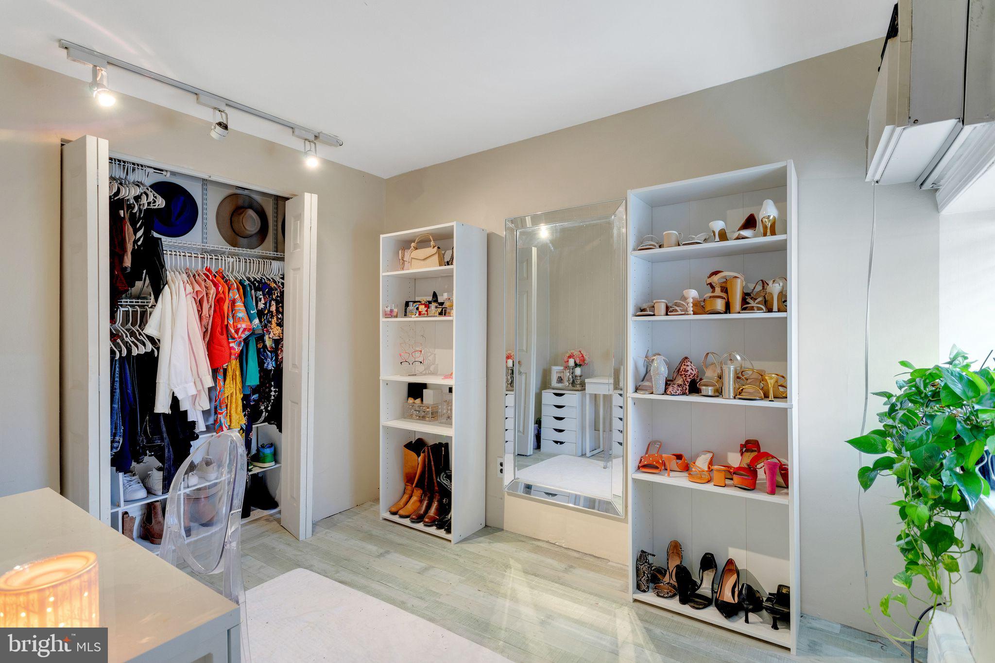 LOWER MOYAMENSING - Residential