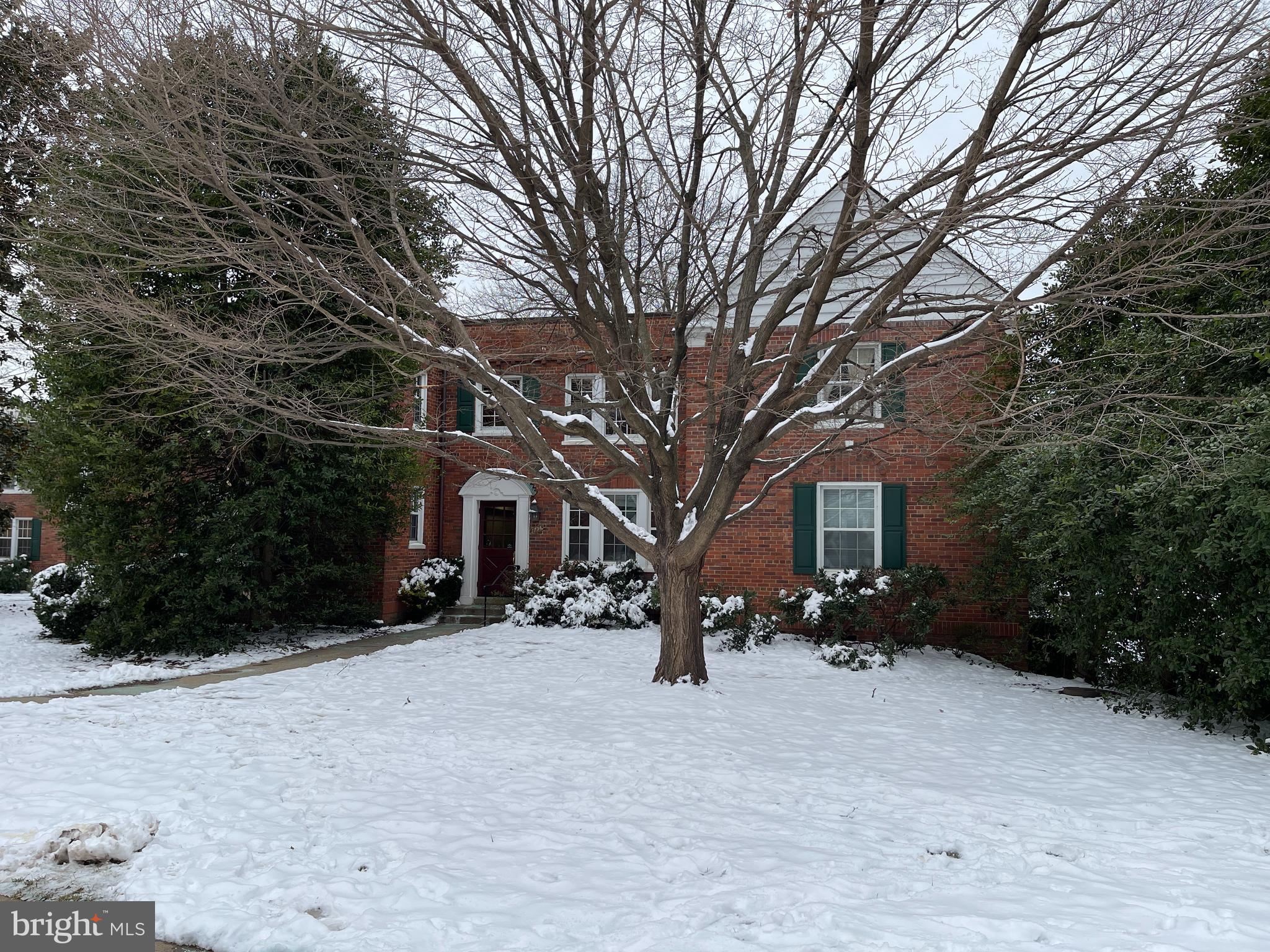 1736 QUEENS LANE 3-196