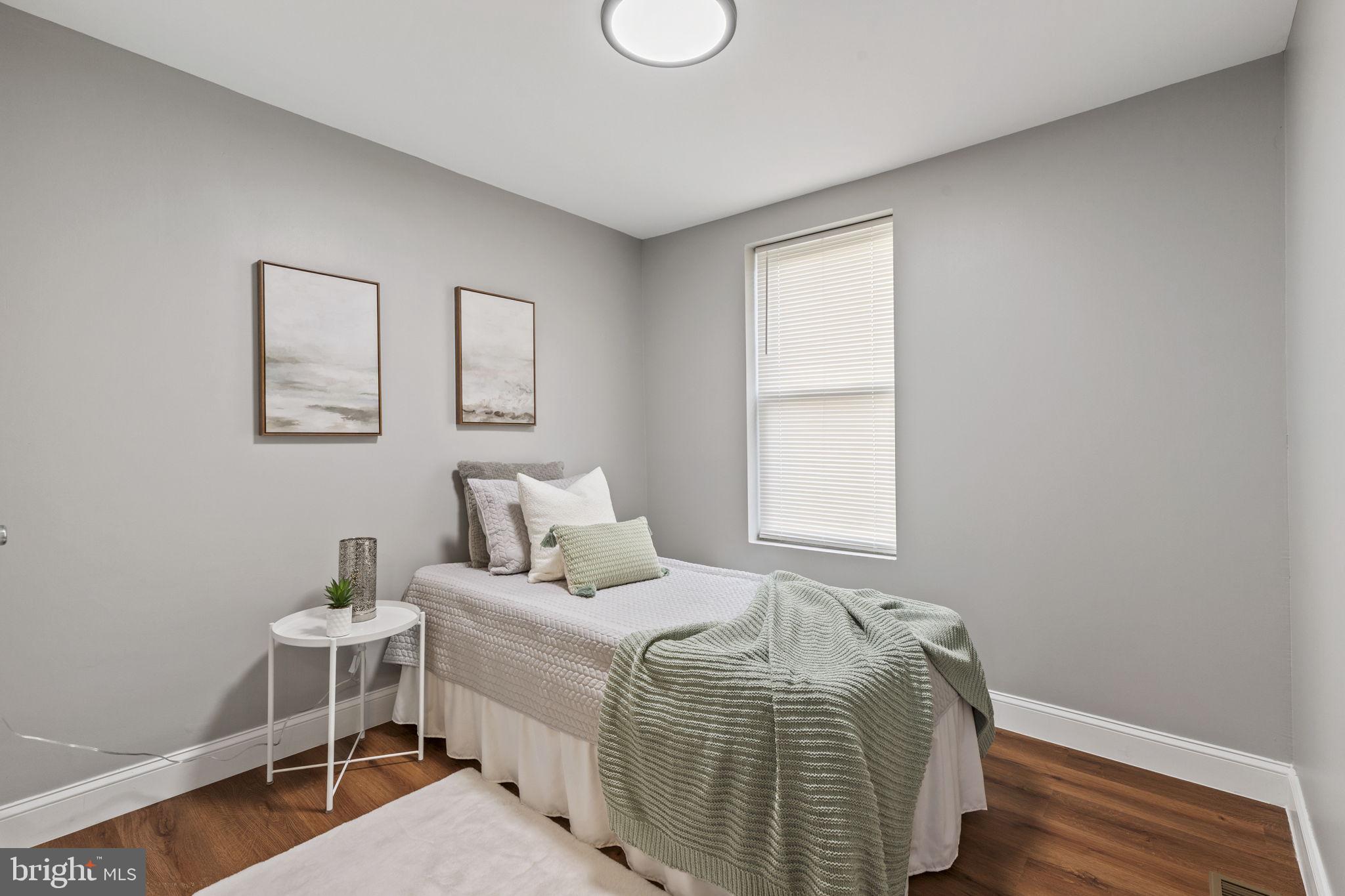 ALBEMARLE SQUARE - Residential