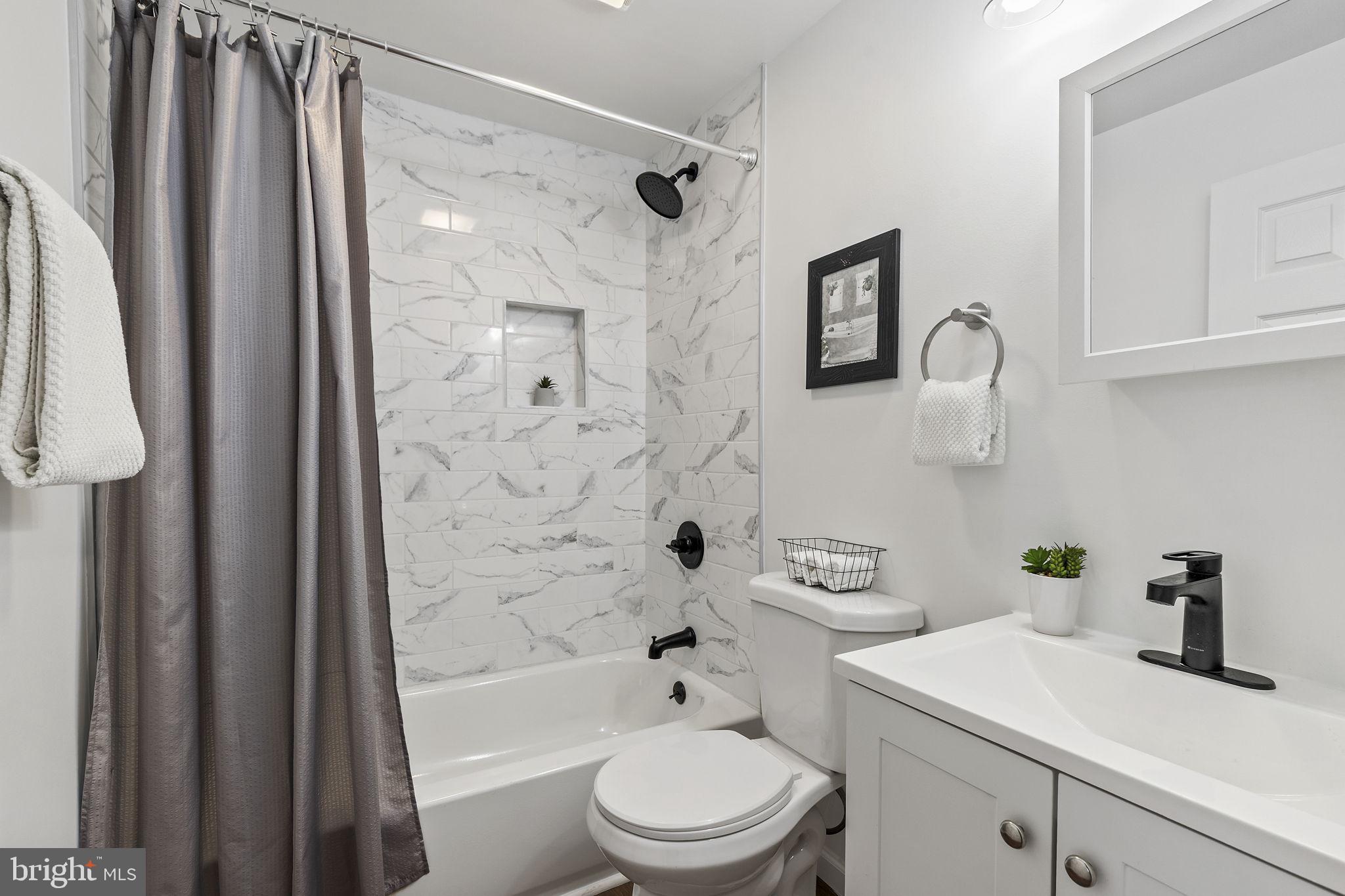 ALBEMARLE SQUARE - Residential