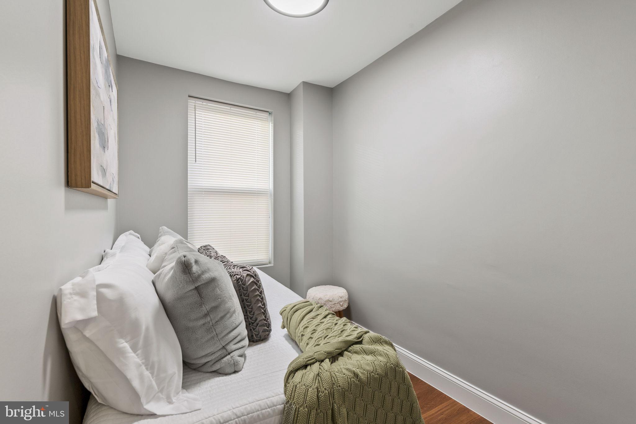 ALBEMARLE SQUARE - Residential