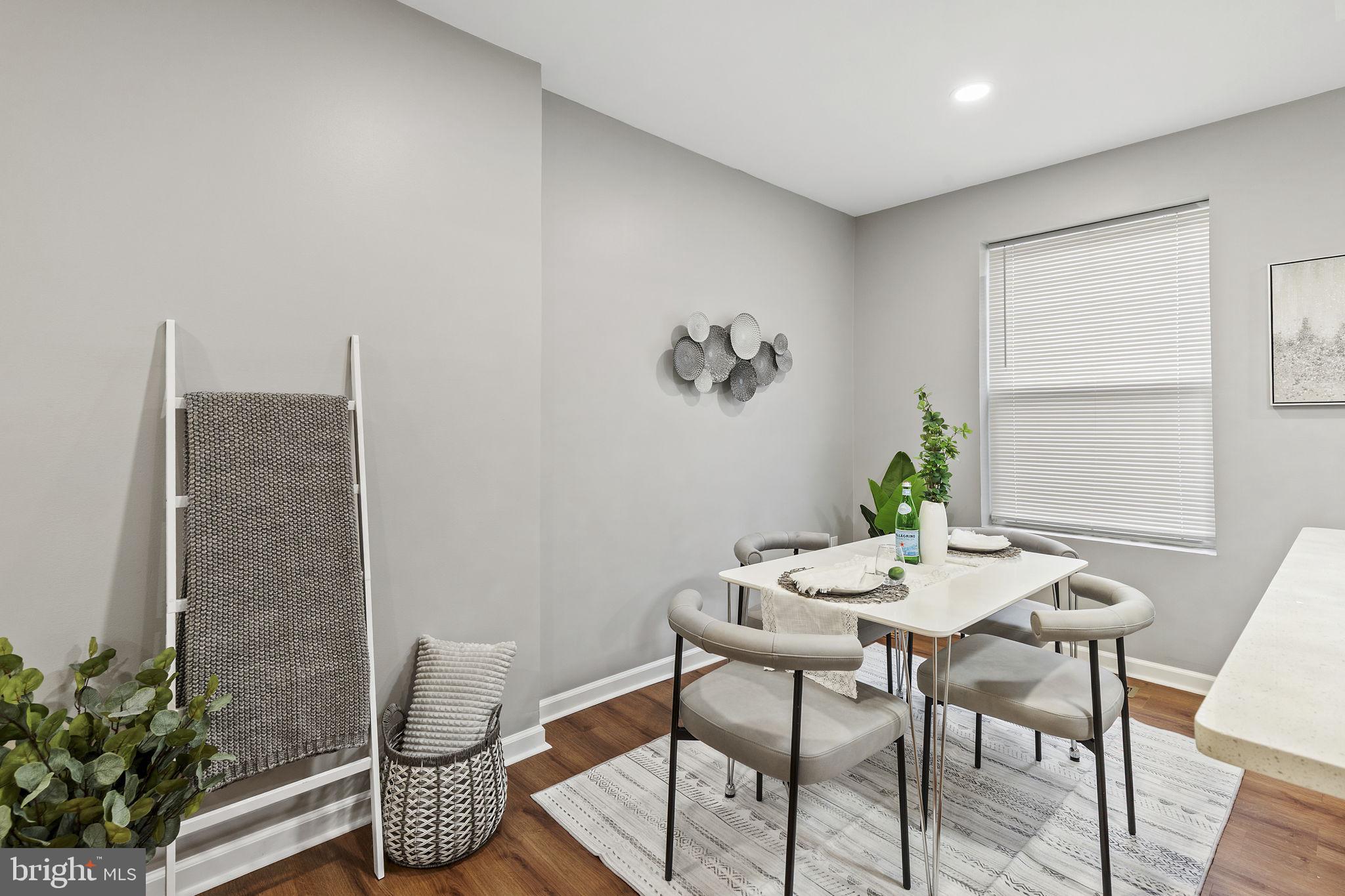 ALBEMARLE SQUARE - Residential