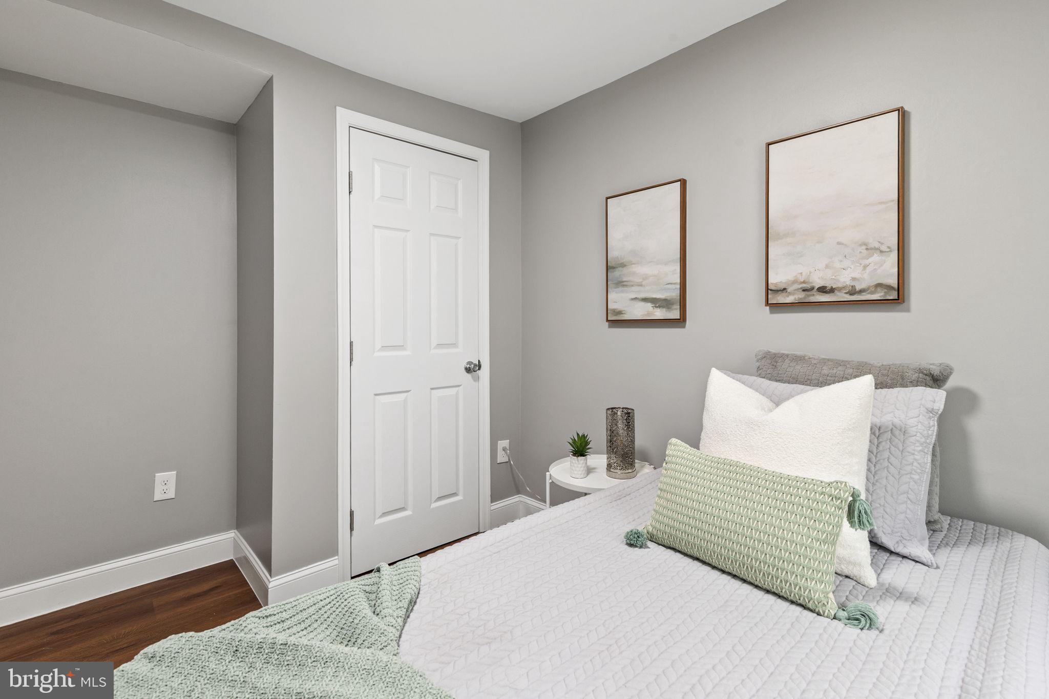 ALBEMARLE SQUARE - Residential