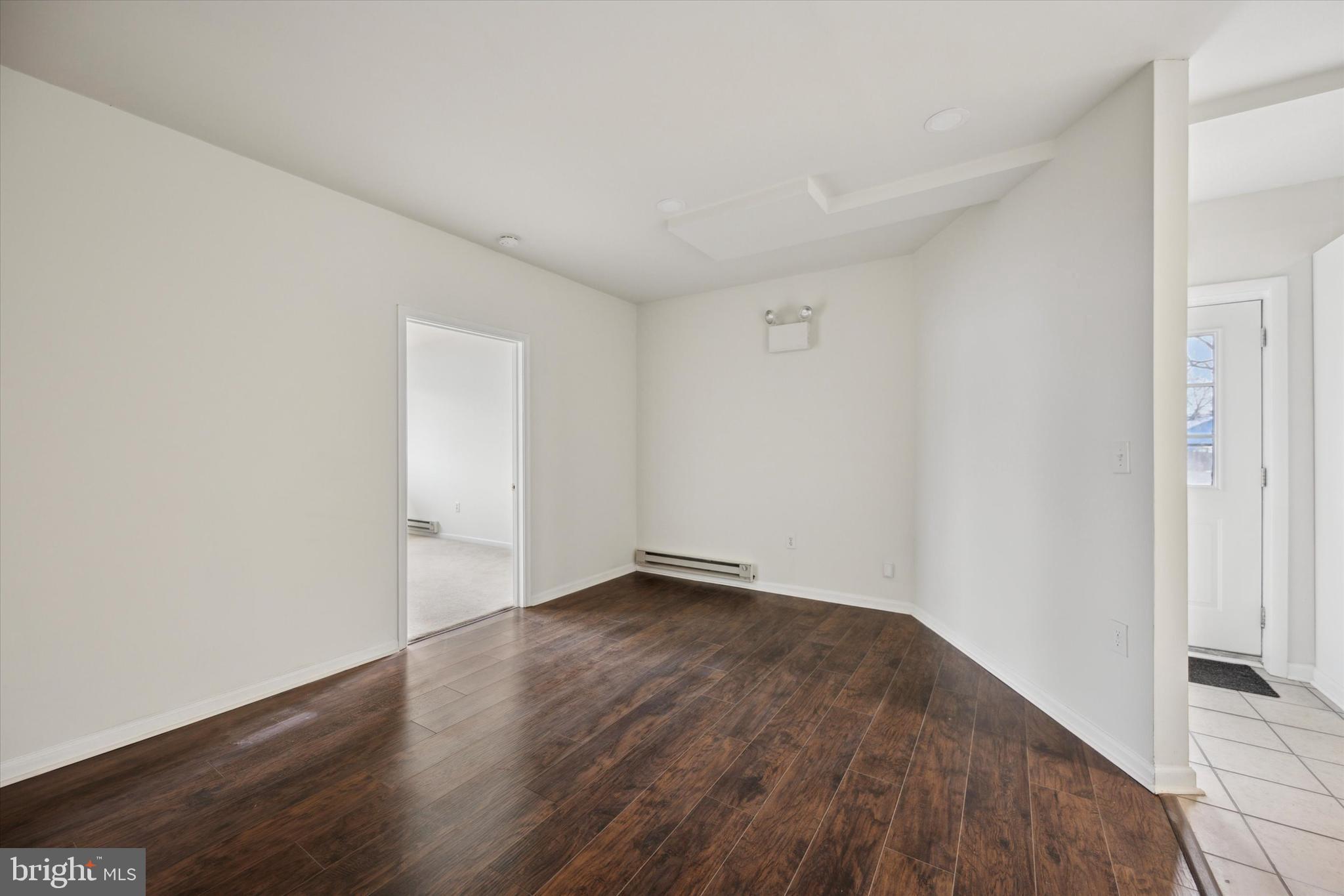 LEVITTOWN - Residential Lease