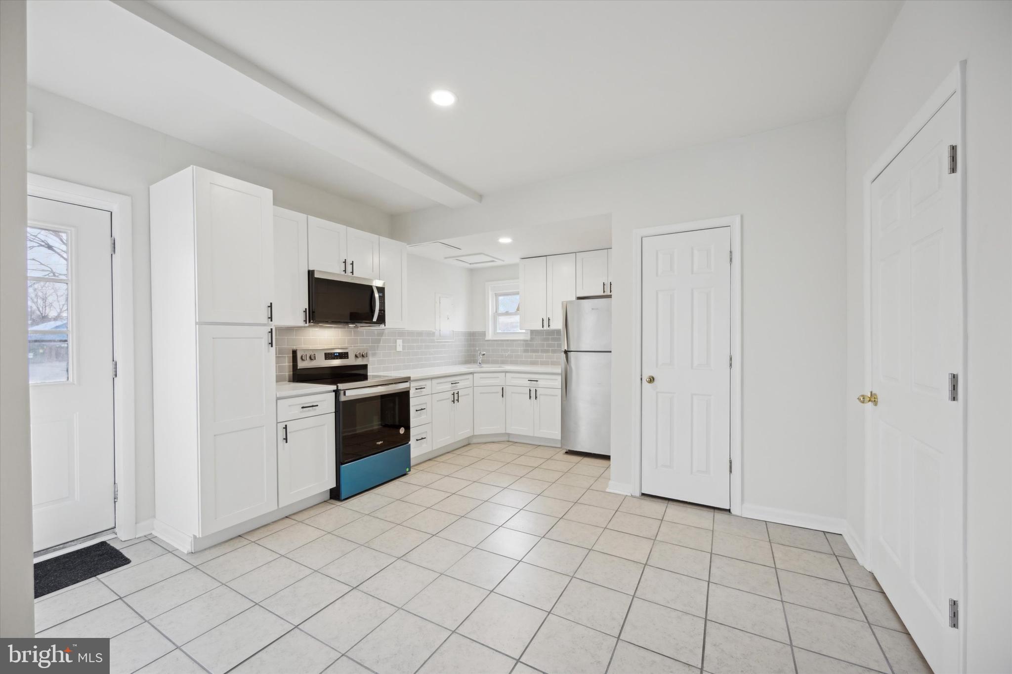 LEVITTOWN - Residential Lease