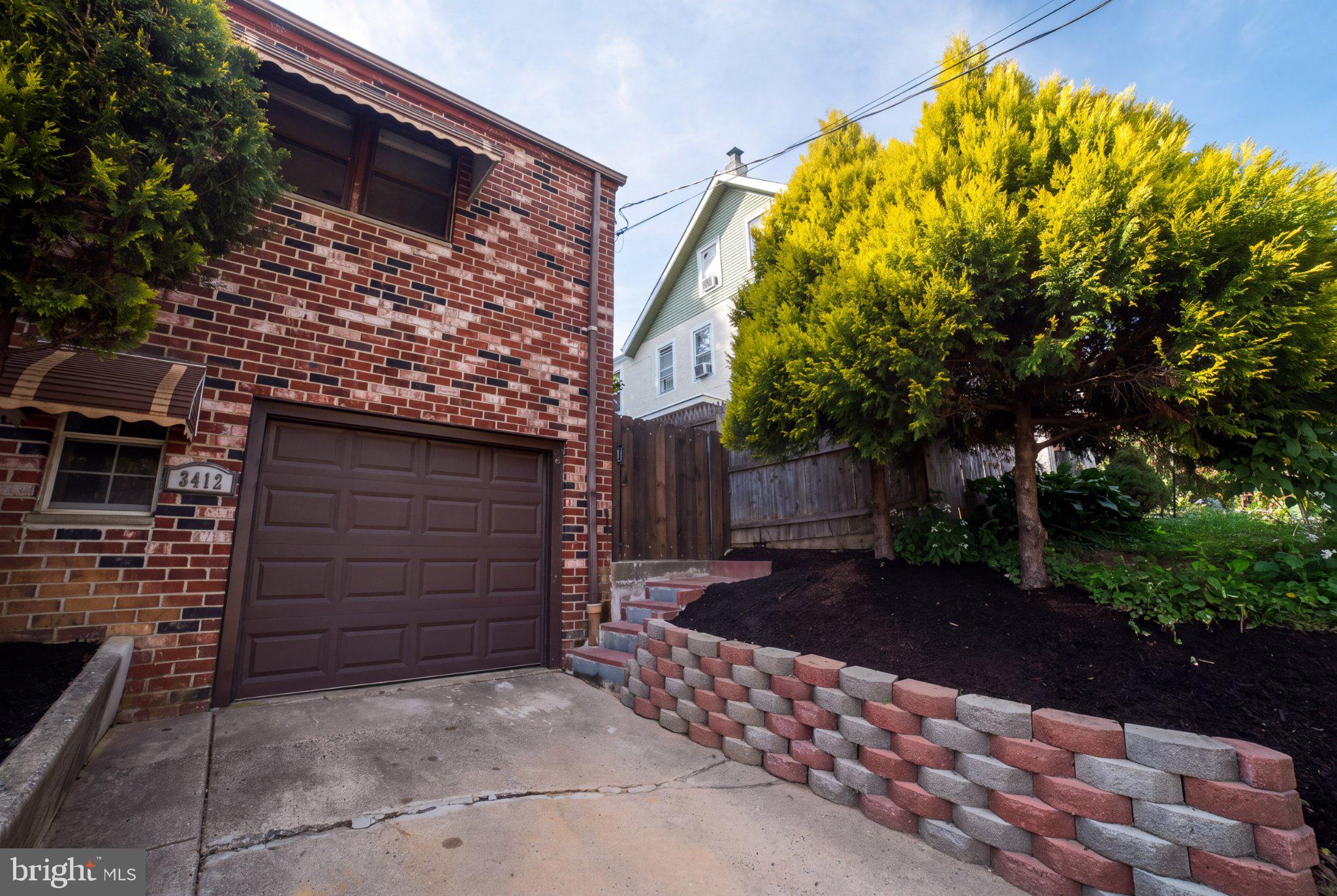 3412 SOLLY AVENUE