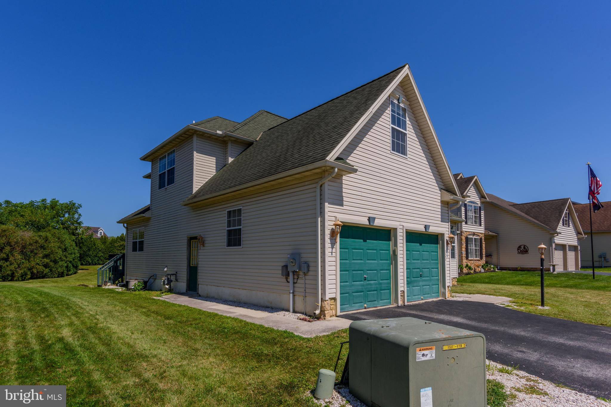 322 FOX KNOLL COURT