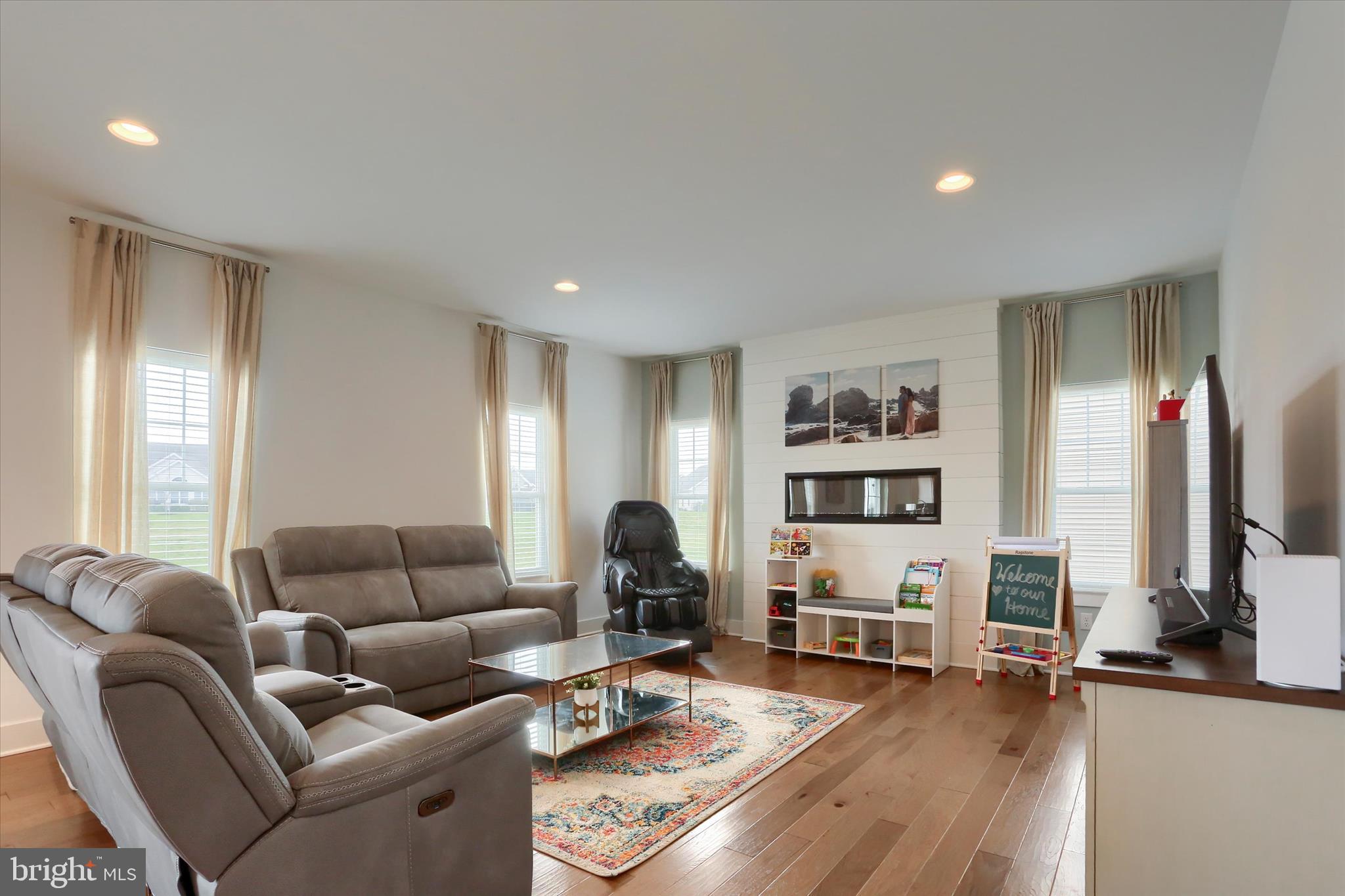 DANBURY GLEN - Residential