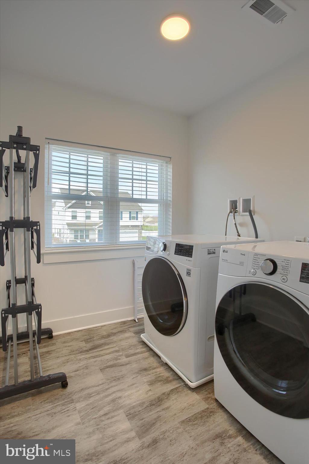 DANBURY GLEN - Residential