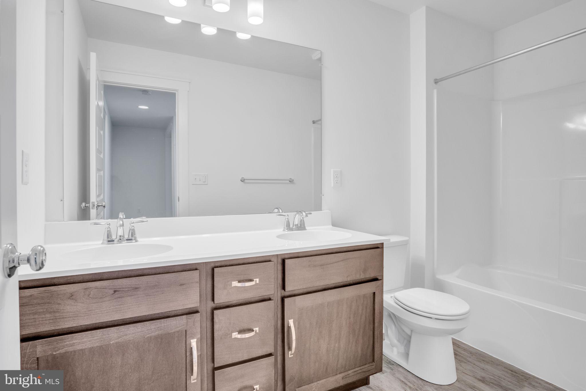 DANBURY GLEN - Residential